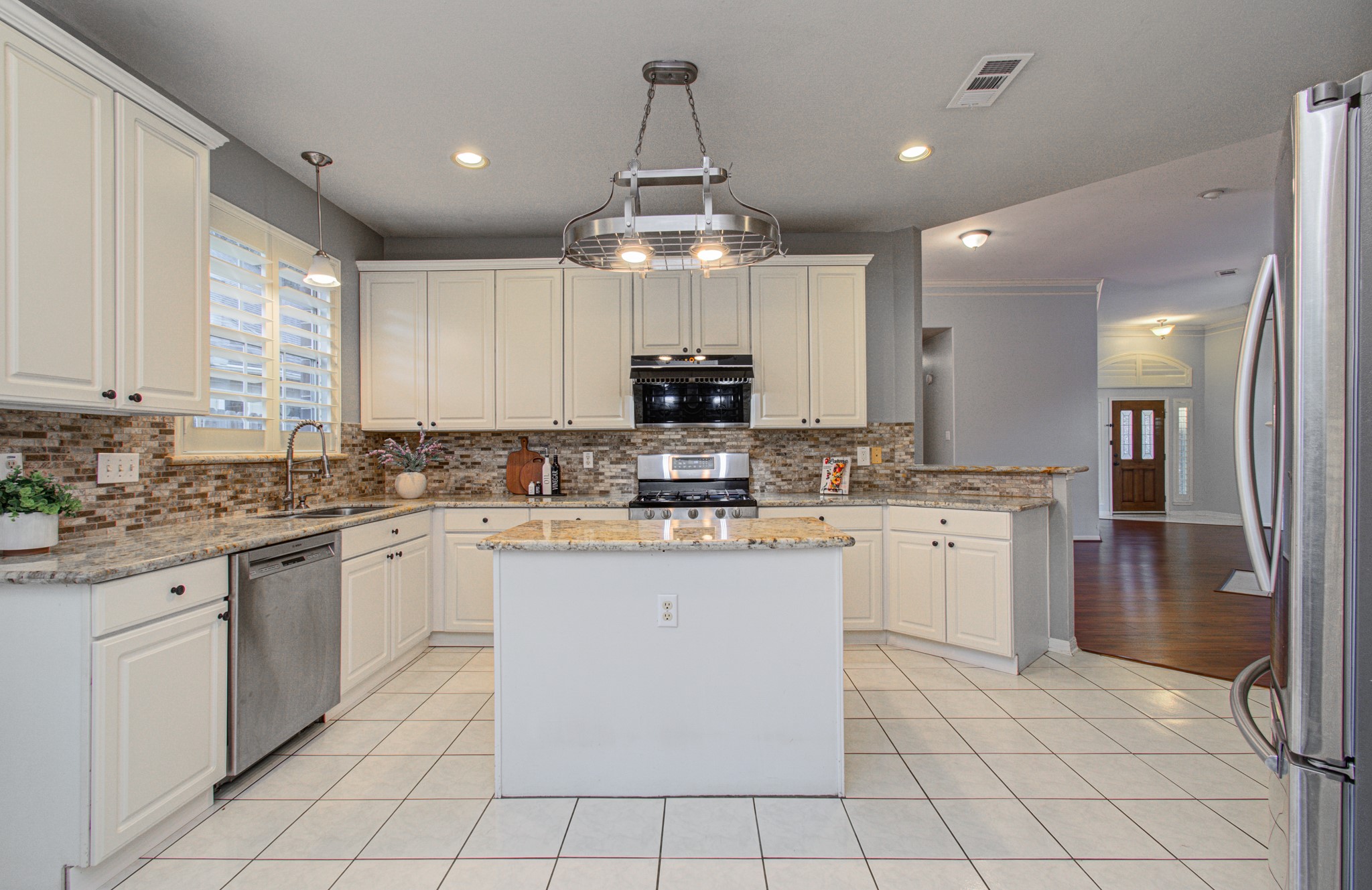 411 Crestridge Drive, Sugar Land, TX 77479
