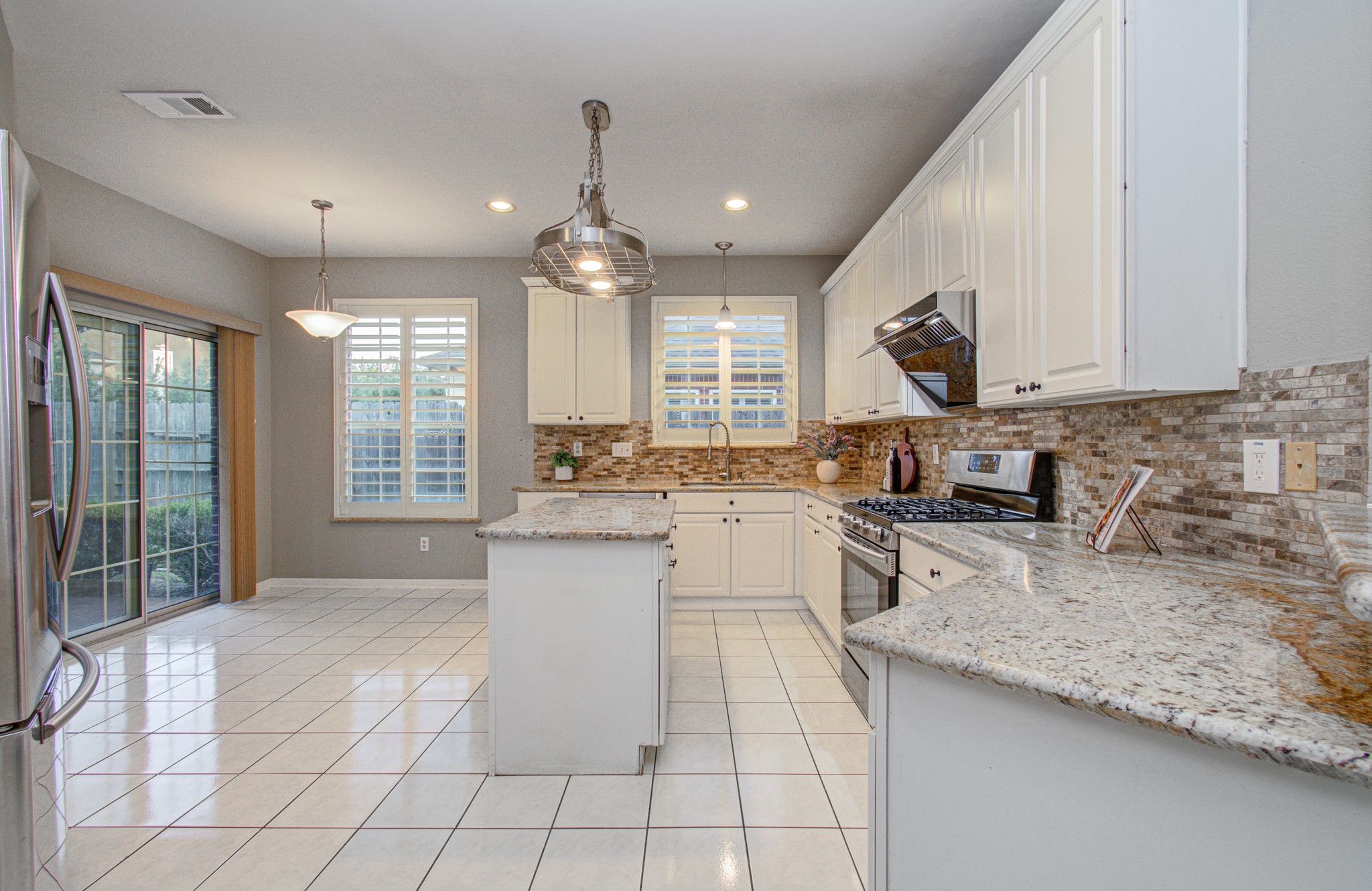 411 Crestridge Drive, Sugar Land, TX 77479