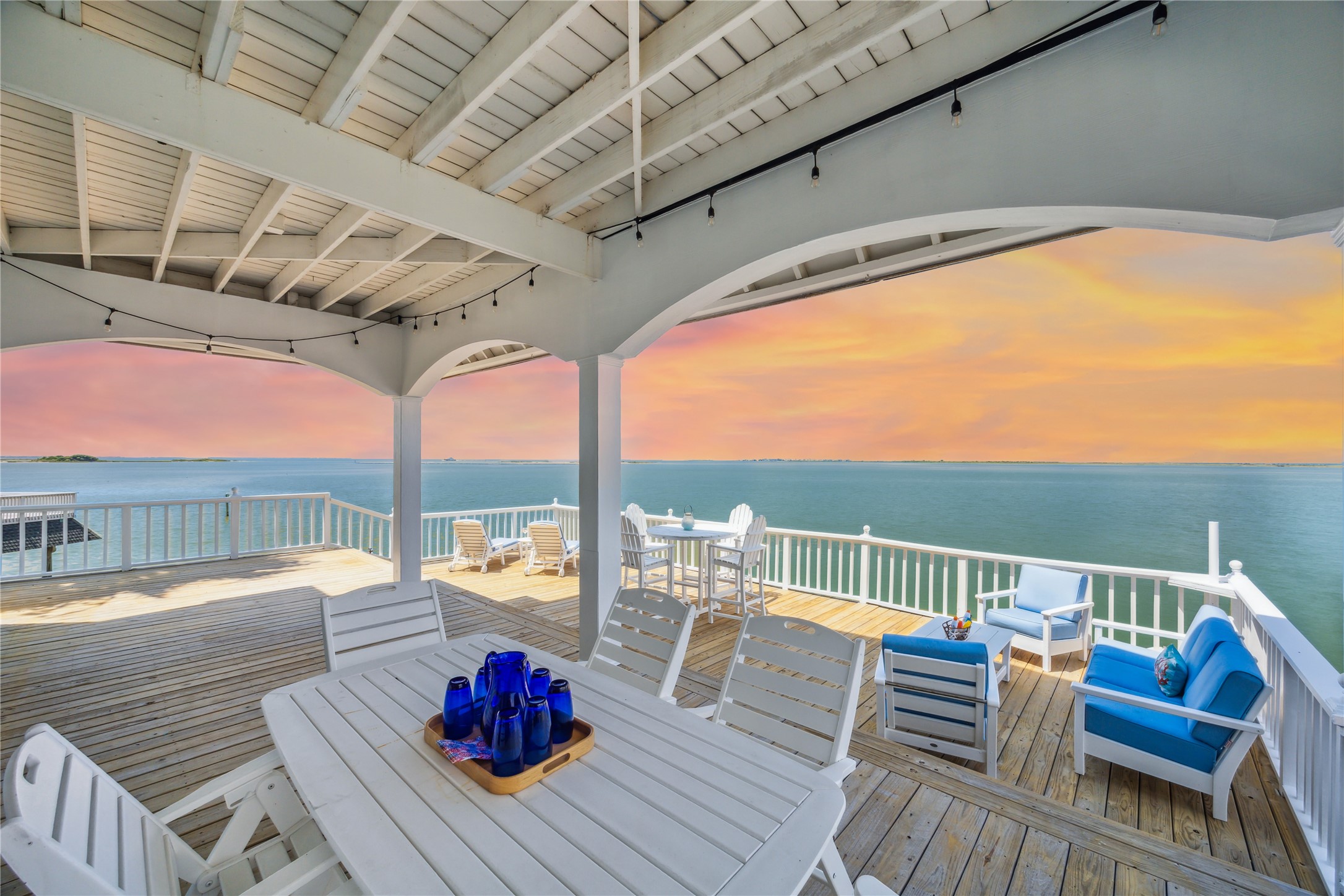 139 Isles End Road, Tiki Island, TX 77554