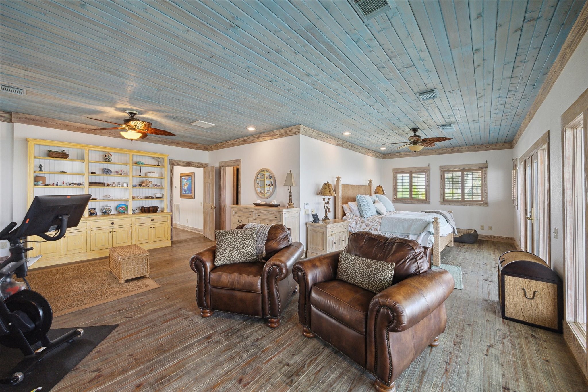139 Isles End Road, Tiki Island, TX 77554
