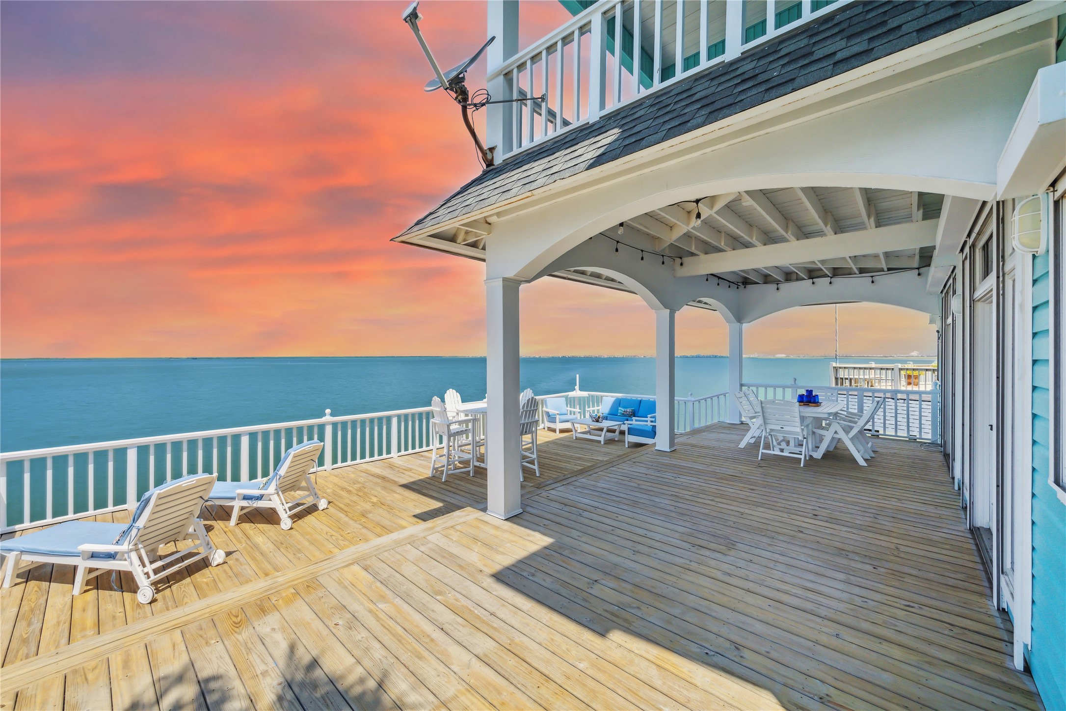 139 Isles End Road, Tiki Island, TX 77554