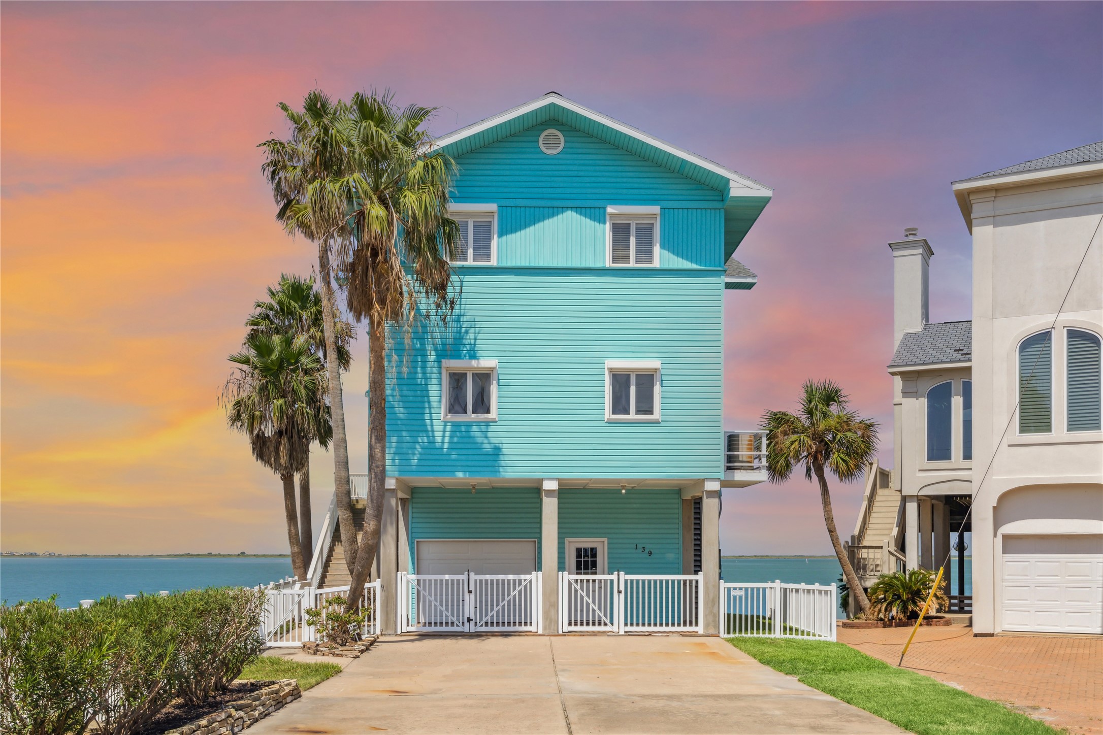 139 Isles End Road, Tiki Island, TX 77554