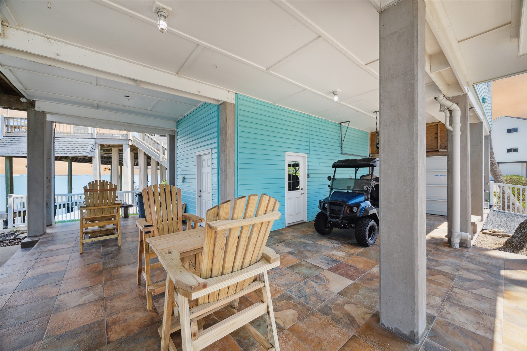 139 Isles End Road, Tiki Island, TX 77554