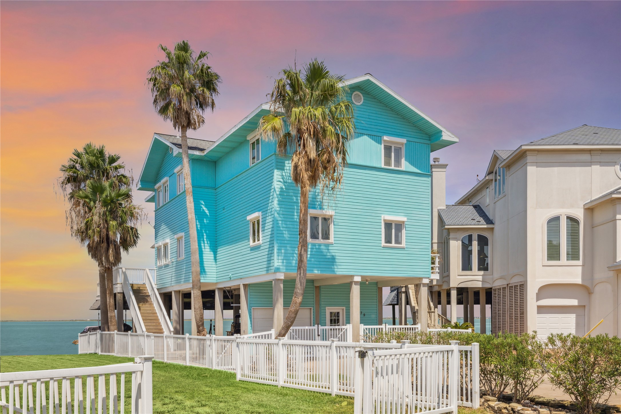 139 Isles End Road, Tiki Island, TX 77554