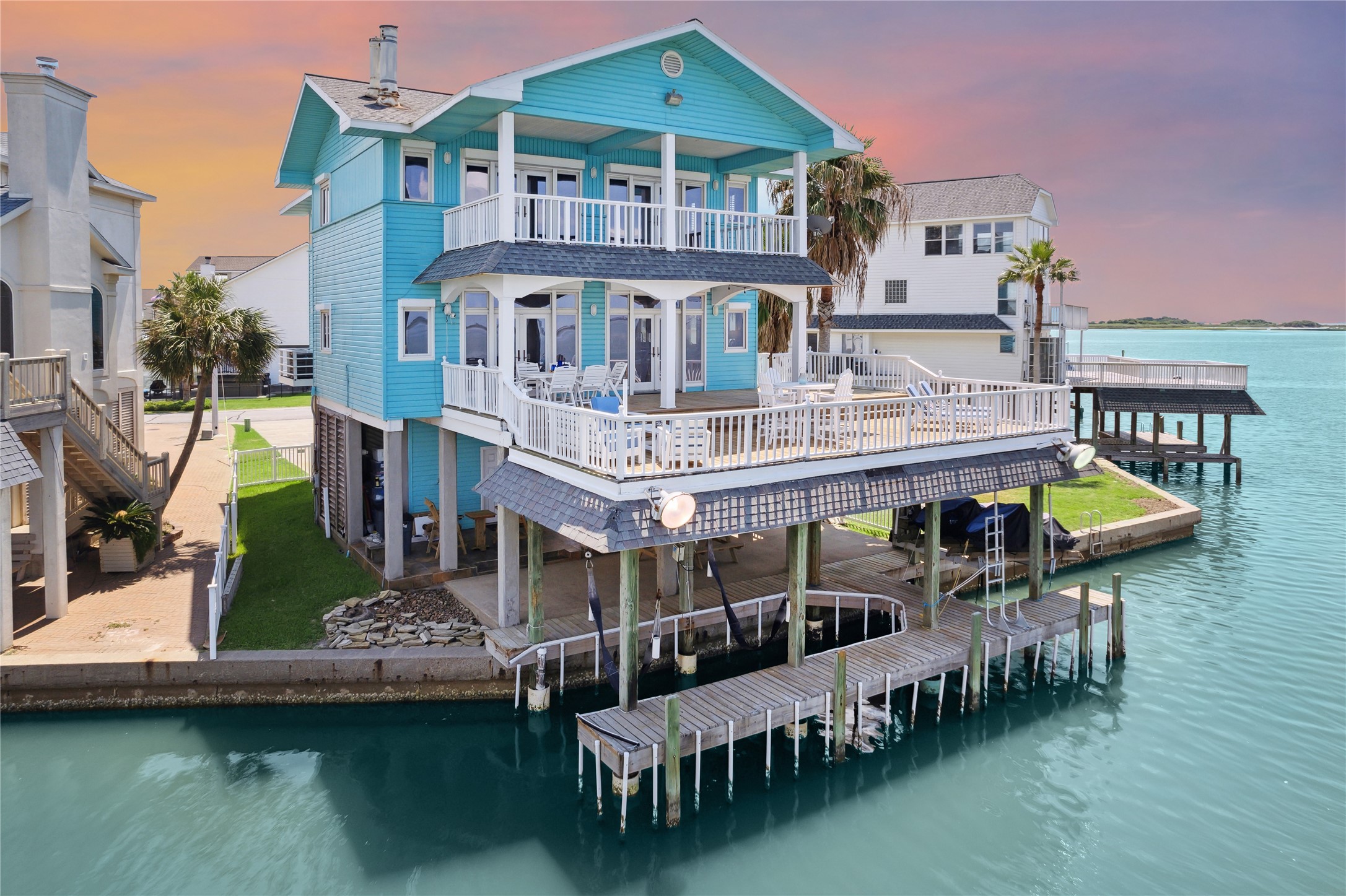 139 Isles End Road, Tiki Island, TX 77554