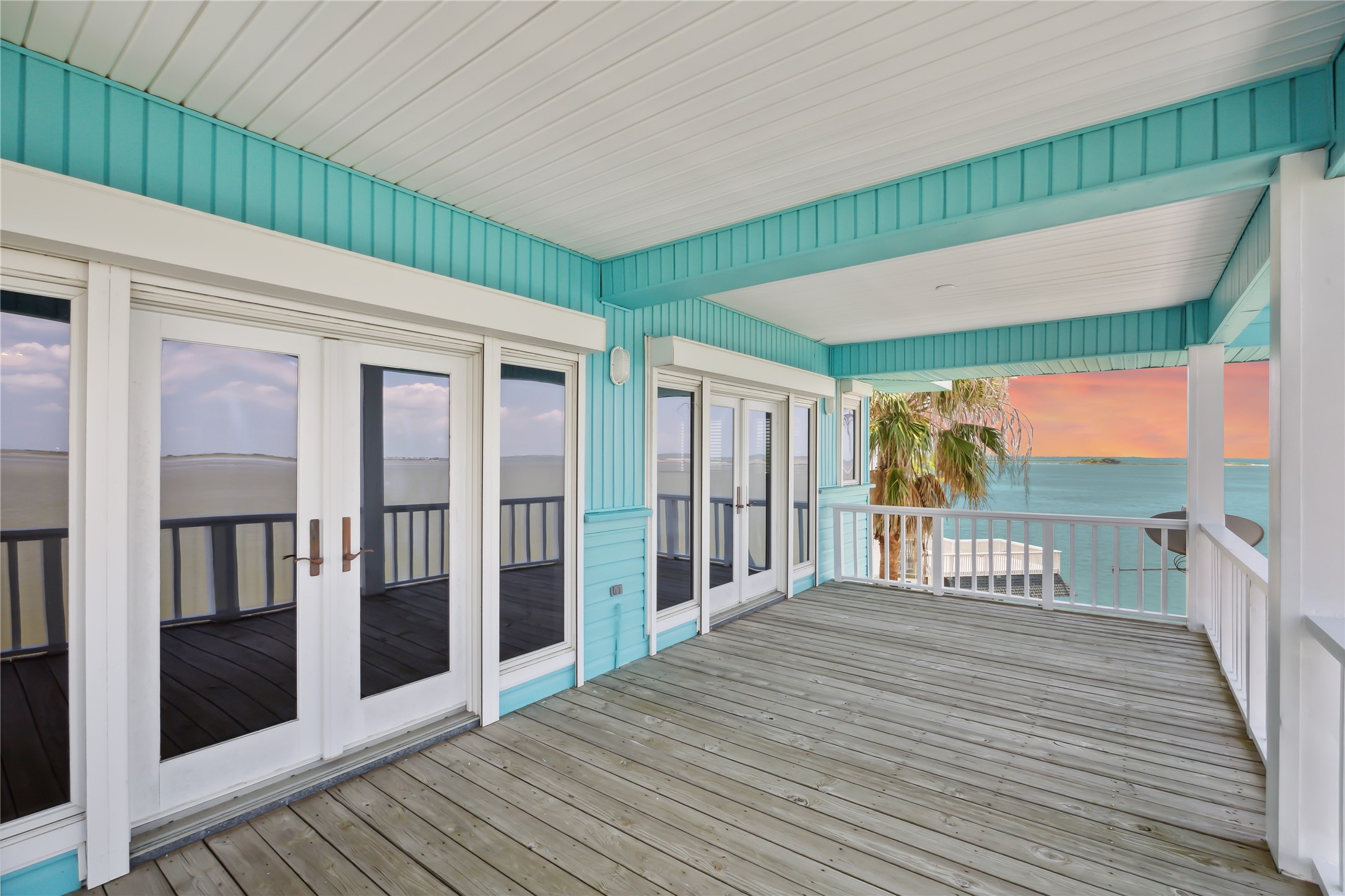 139 Isles End Road, Tiki Island, TX 77554