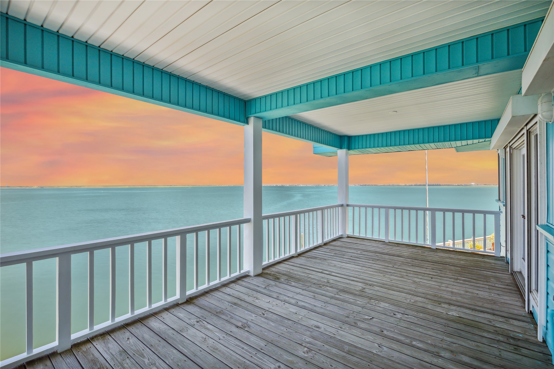 139 Isles End Road, Tiki Island, TX 77554