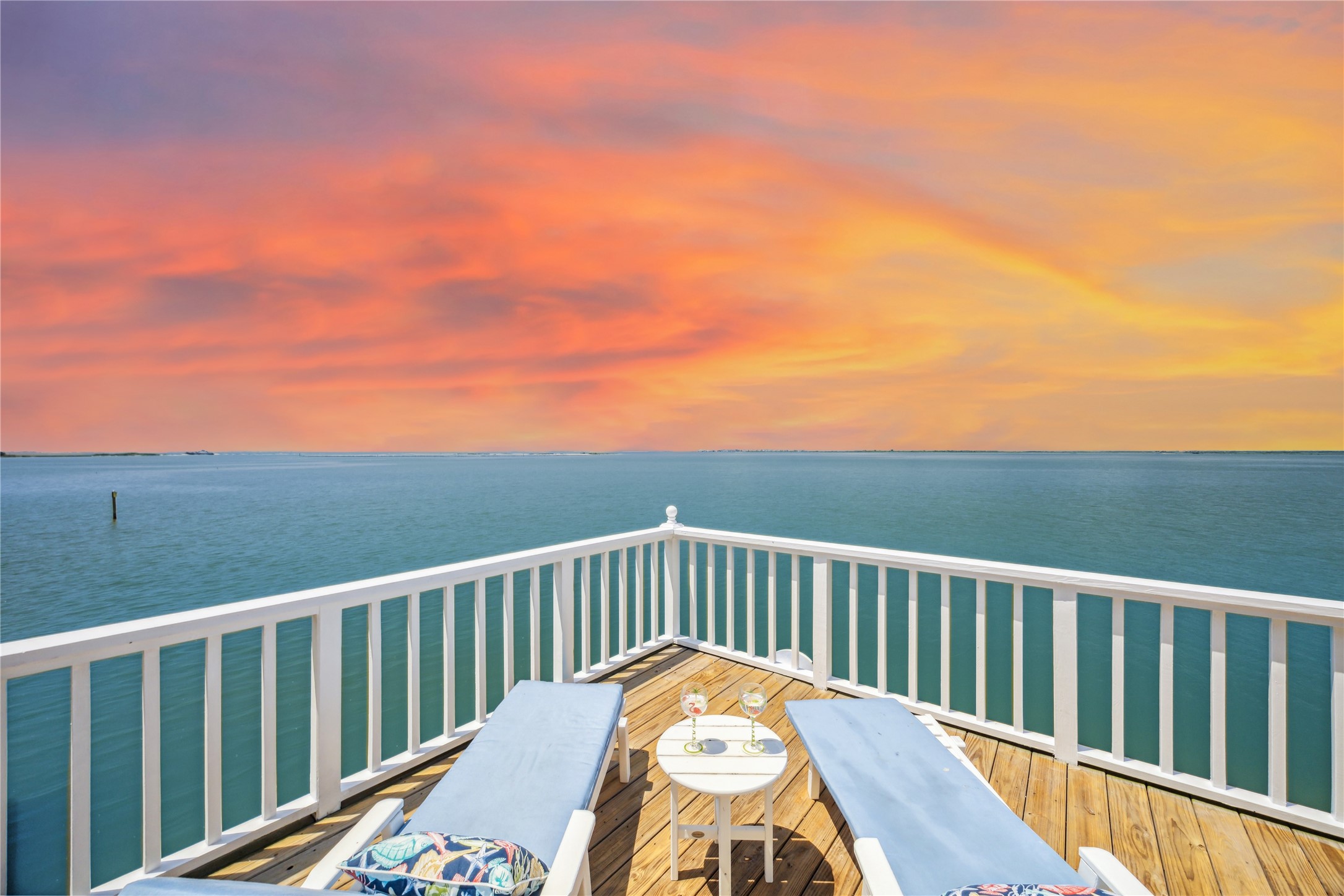 139 Isles End Road, Tiki Island, TX 77554
