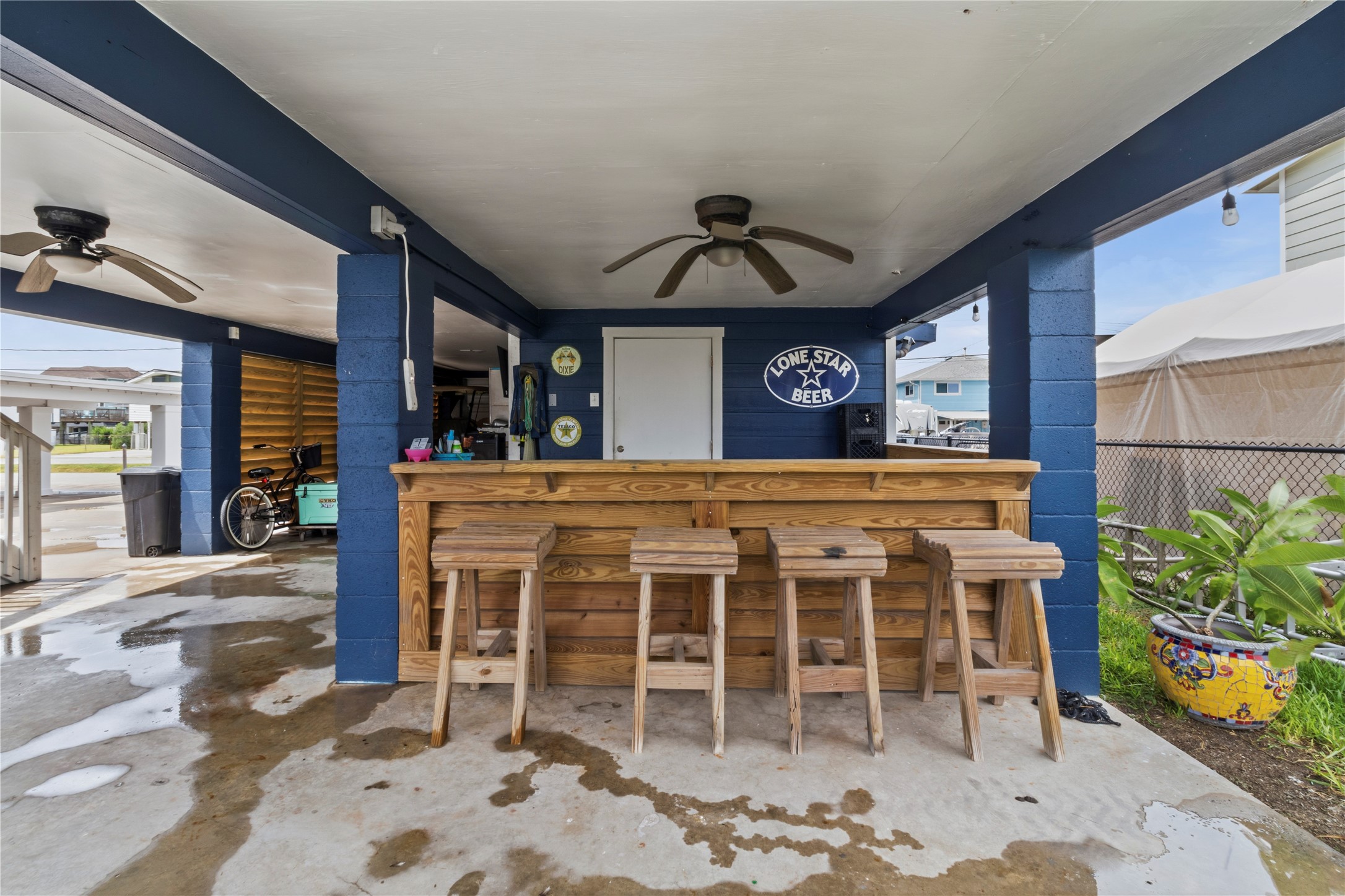 Covered bar area