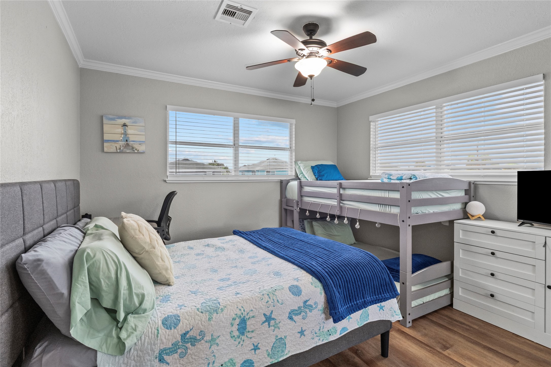 Secondary bedroom