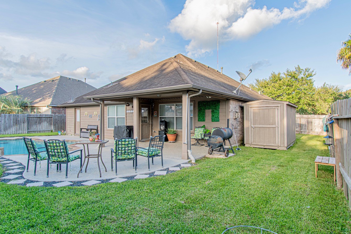 4108 S Meridian Greens Drive, Dickinson, TX 77539