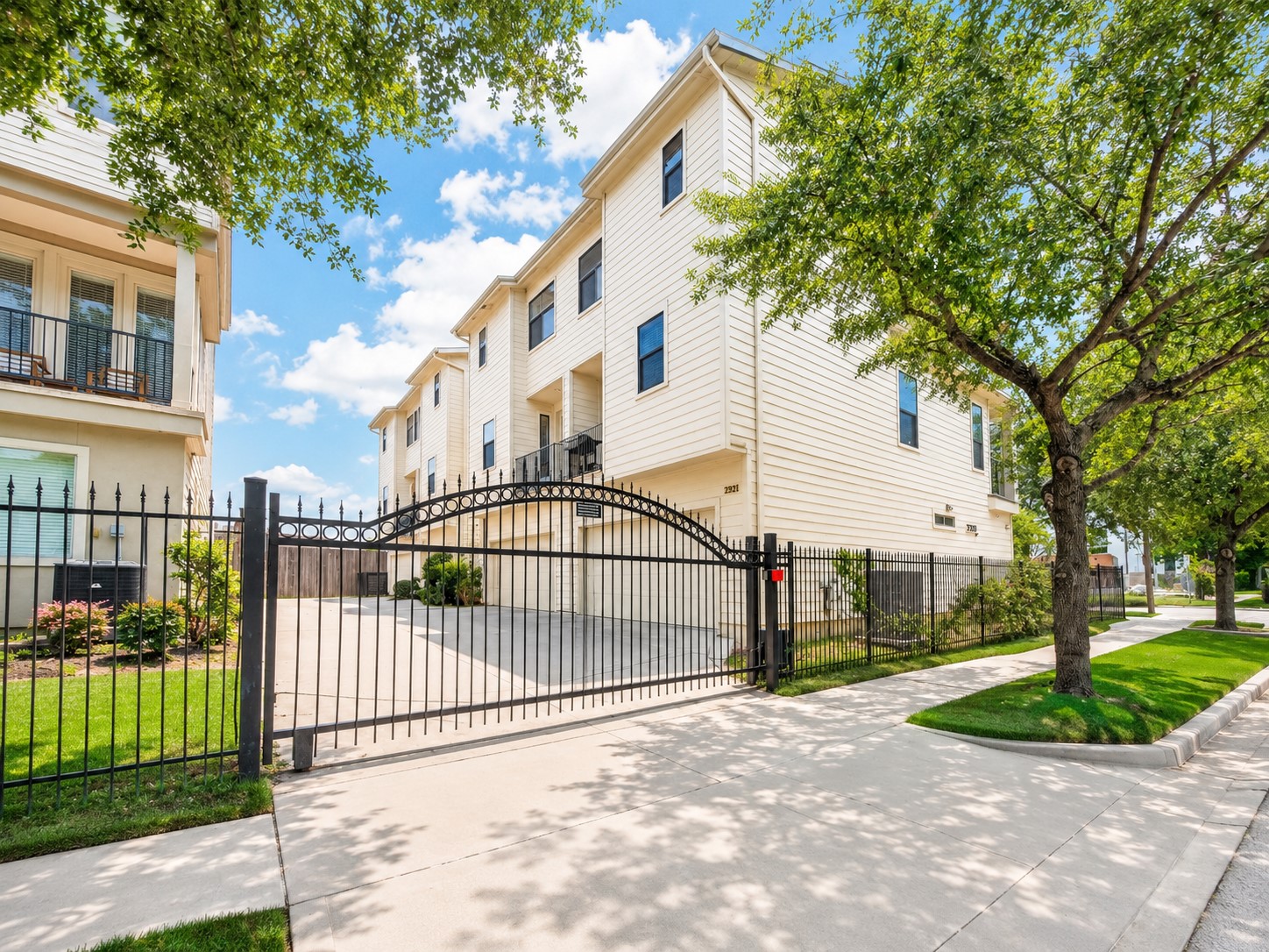 2320 Emancipation Avenue, Houston, TX 77004