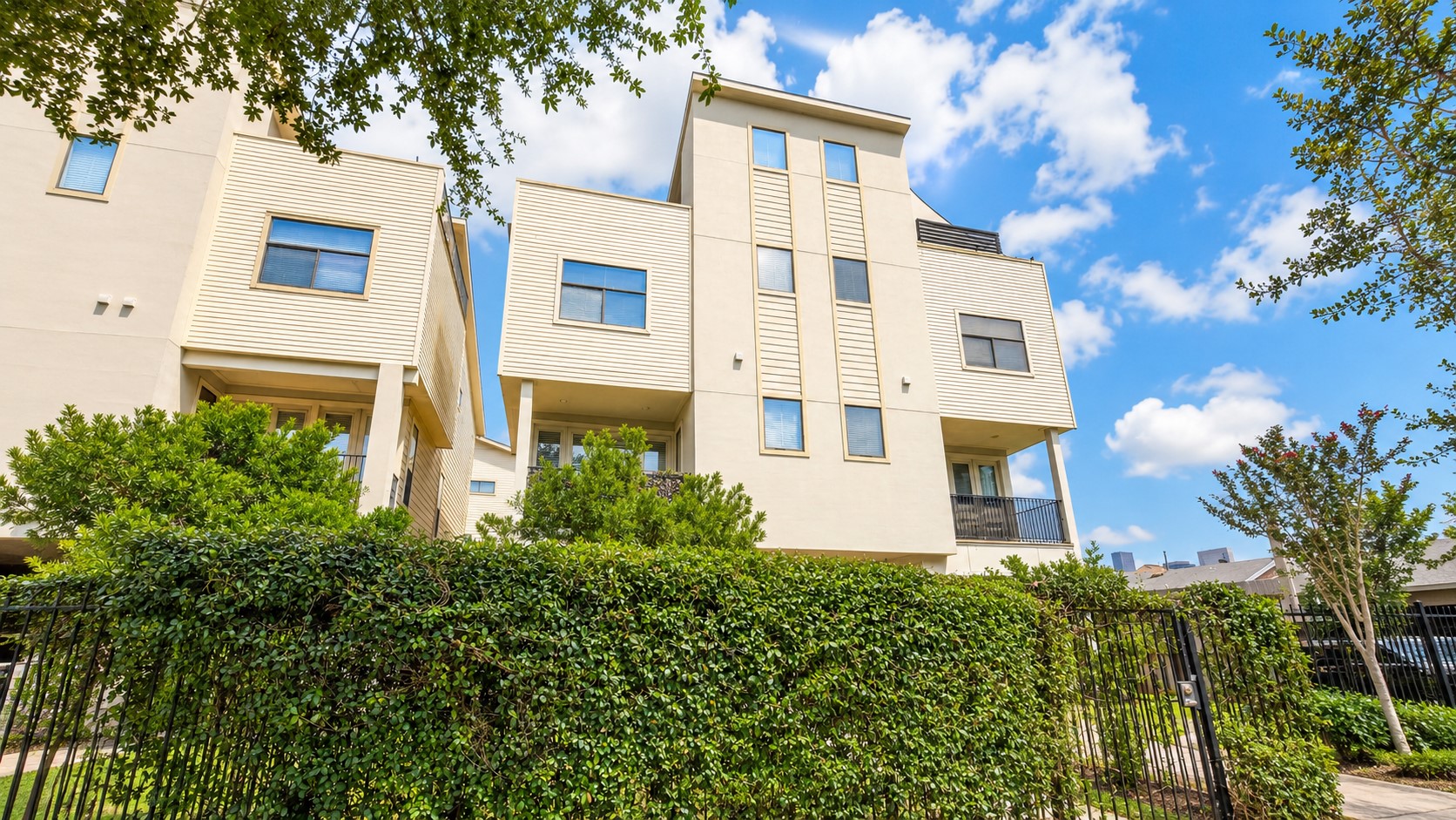 2320 Emancipation Avenue, Houston, TX 77004