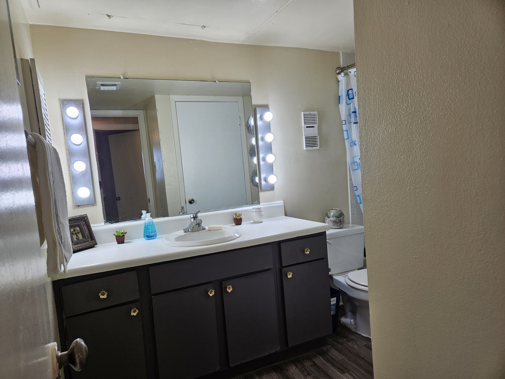 Full bathroom