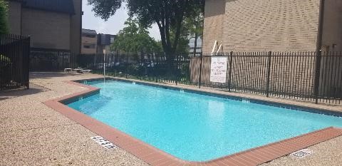 Relax with the kids at the swimming pool.