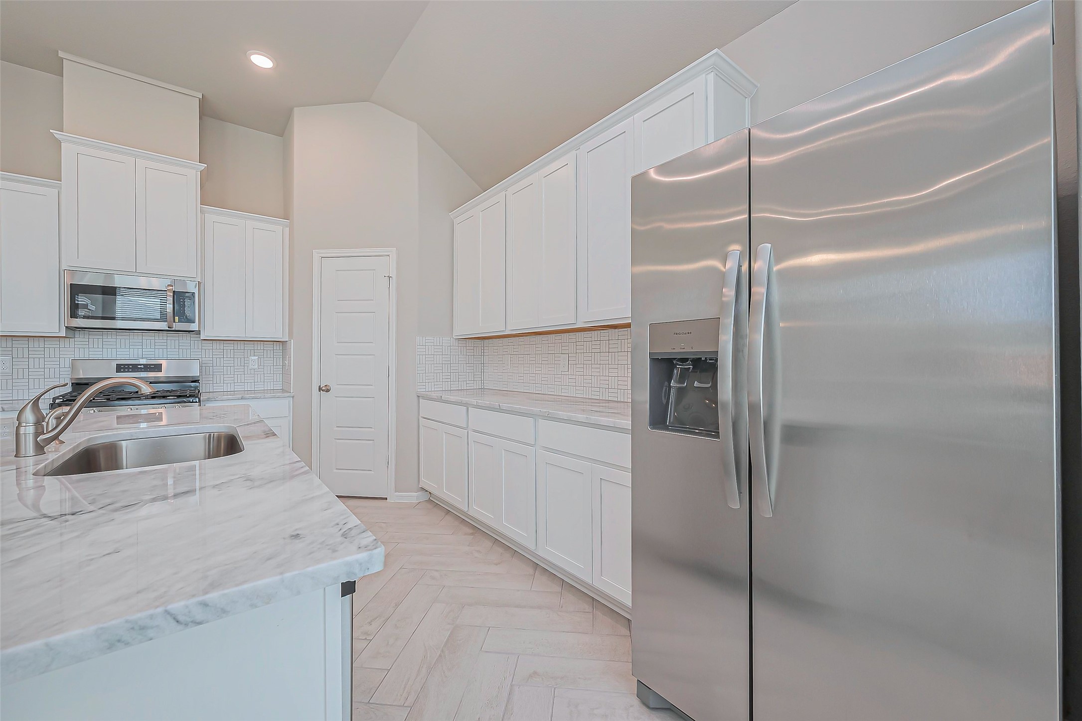 188 Paseo Park Drive, Brookshire, TX 77423