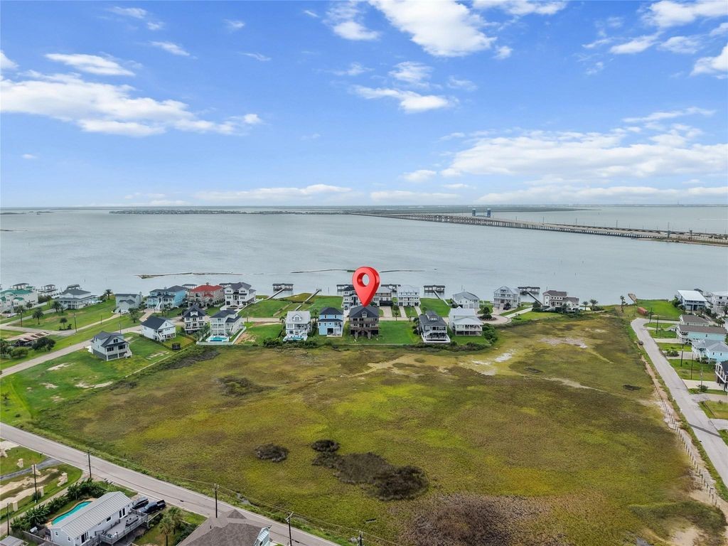 This Home sits On a penisula on the cl;ean side of Galvaston Island safe from the storms