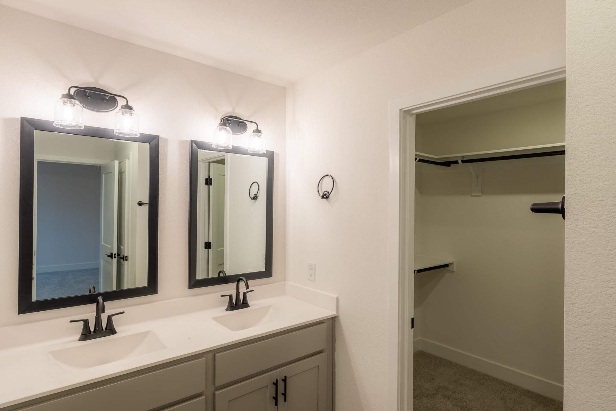 4406 W Bayou Maison Circle, Dickinson, TX 77539