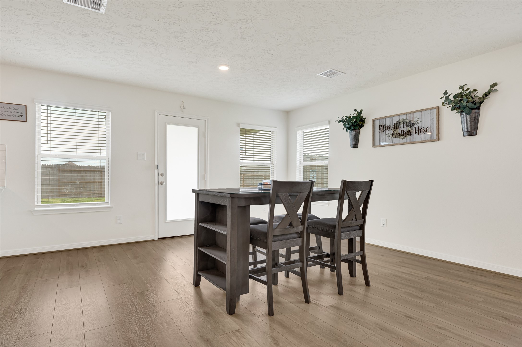 5510 Blackbird Lane, Hitchcock, TX 77563