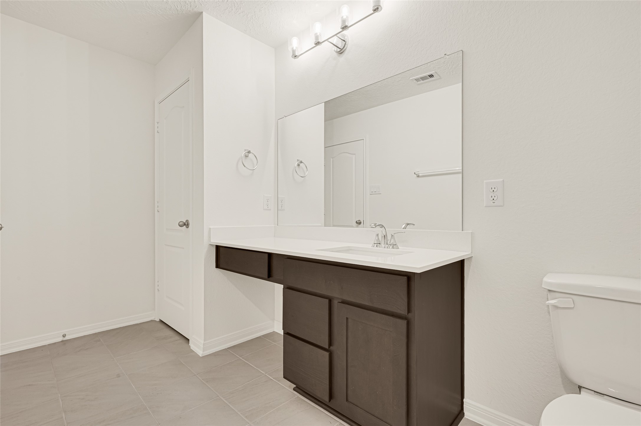 5510 Blackbird Lane, Hitchcock, TX 77563