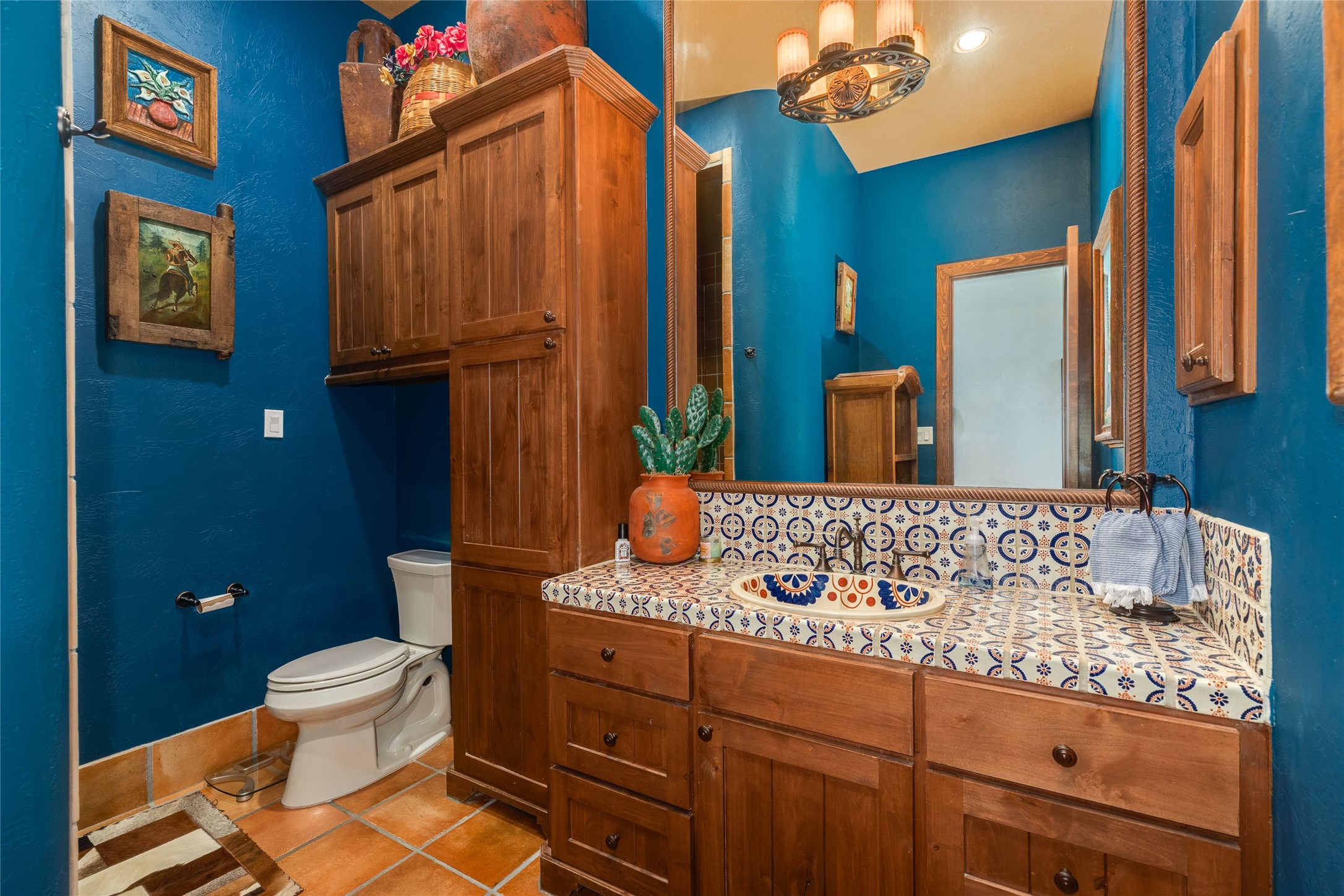 First level bathroom, with entry from hallway
