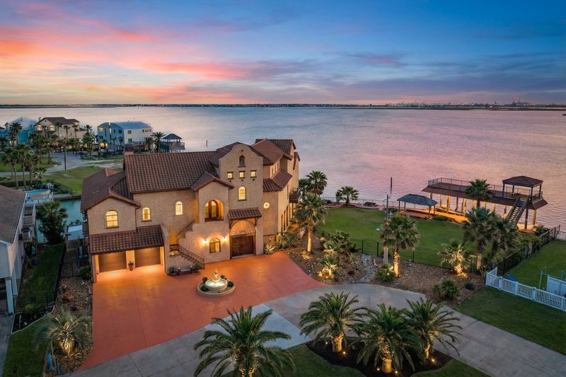 Beautiful bay, waterfront views with a home on 2 lots Beautiful bay, waterfront views with a home on 2 lots