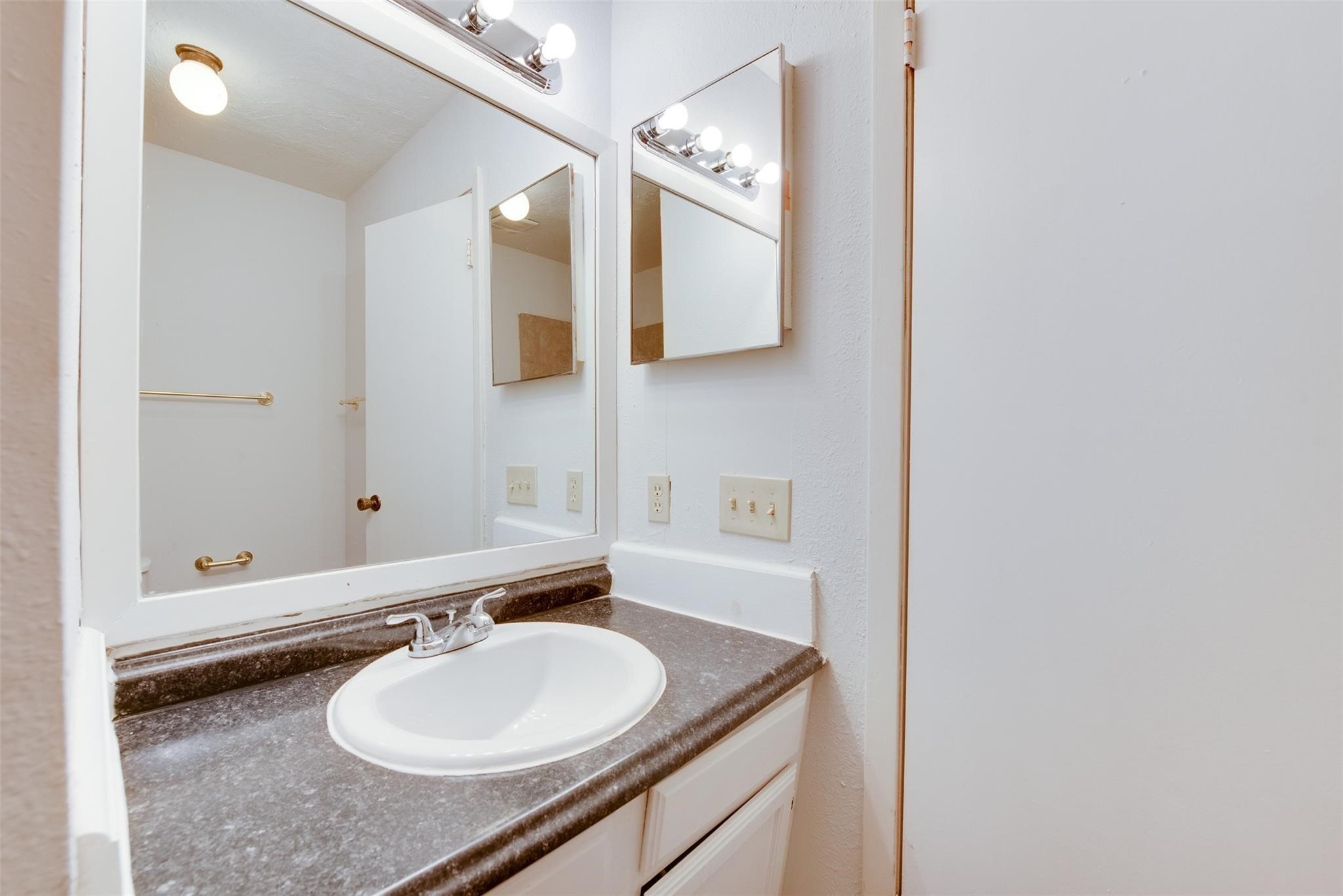 8320 Wild Rose Street, #7B, Houston, TX 77083