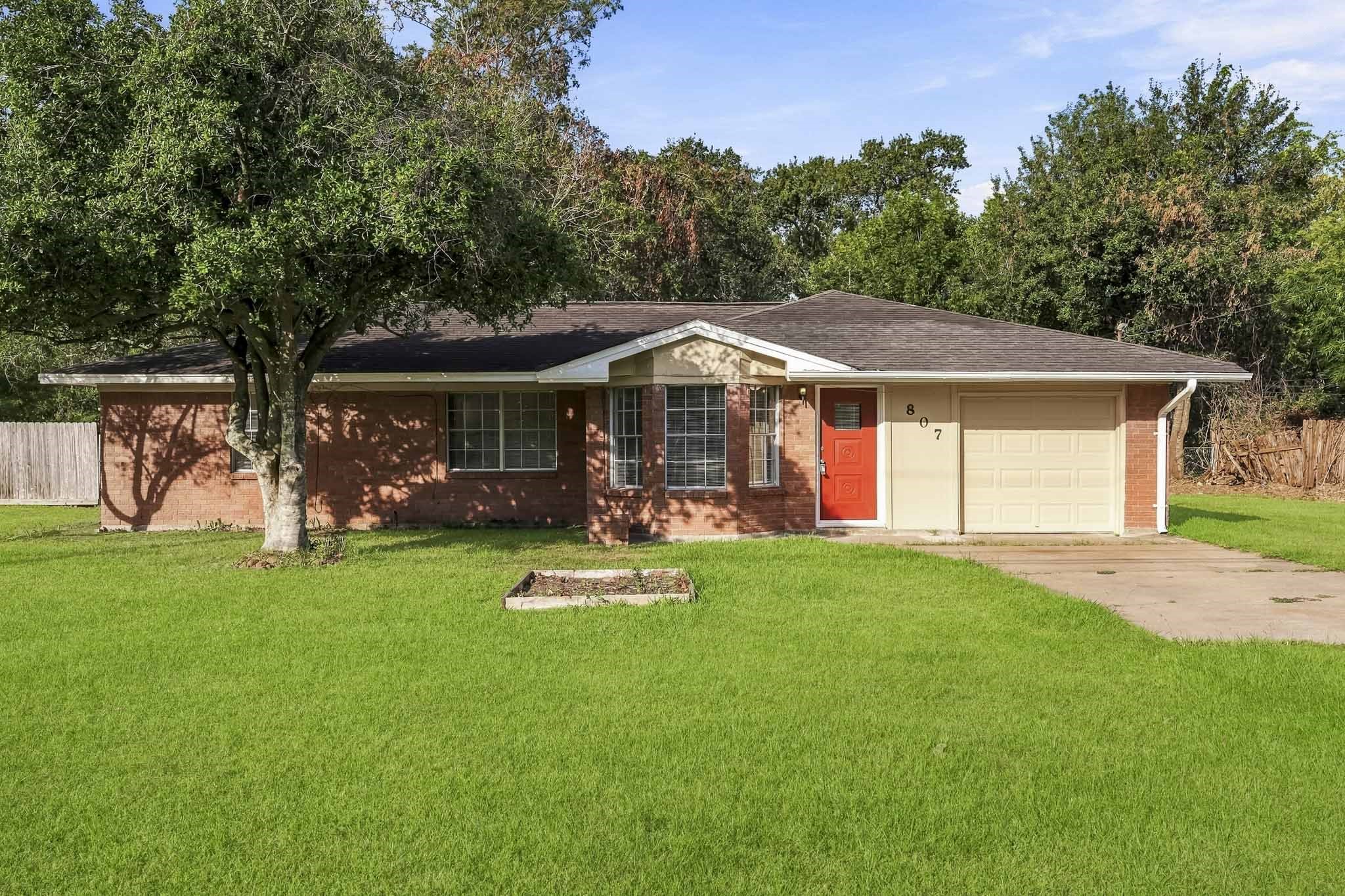807 Texas Avenue, League City, TX 77573
