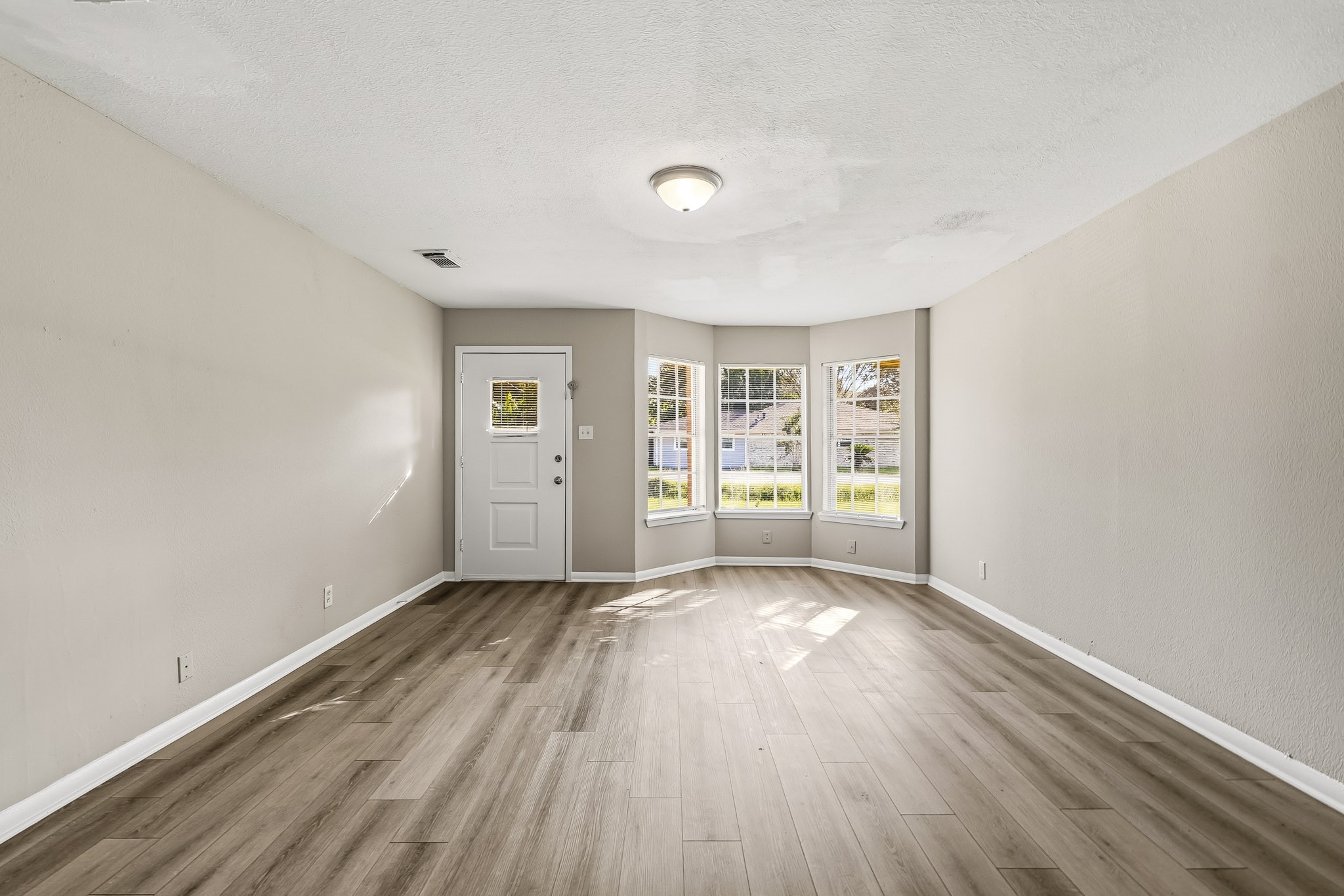 807 Texas Avenue, League City, TX 77573