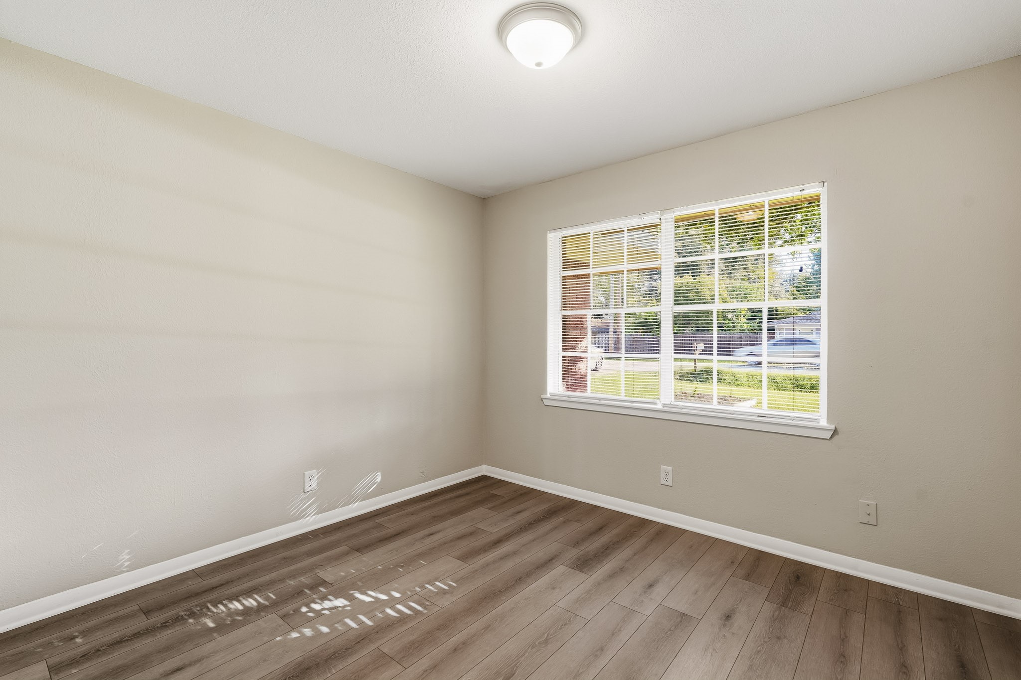 807 Texas Avenue, League City, TX 77573