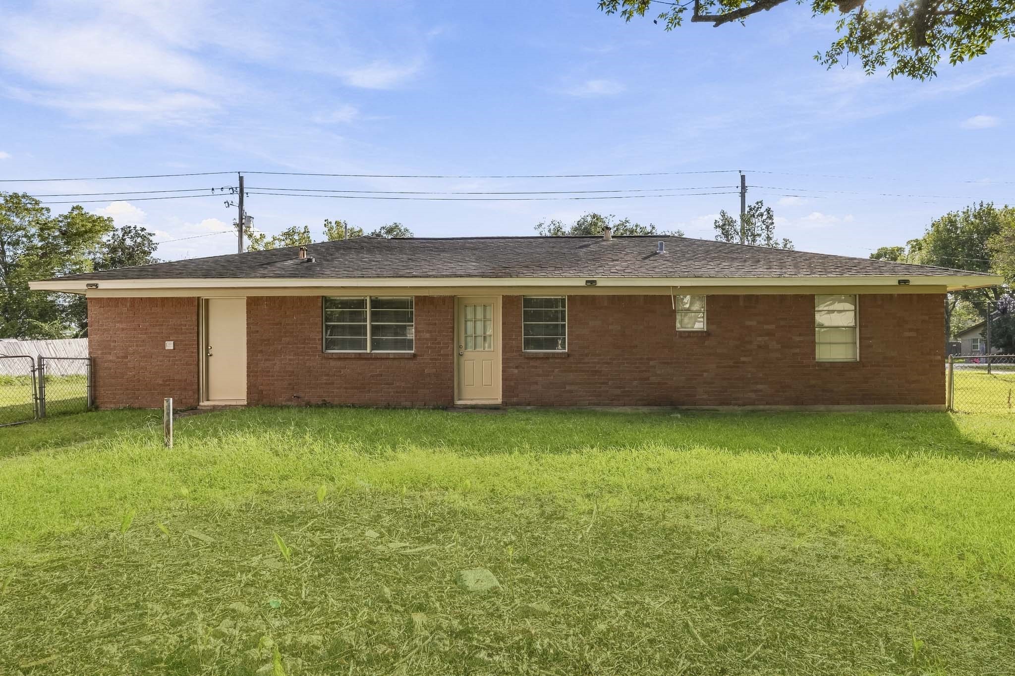 807 Texas Avenue, League City, TX 77573