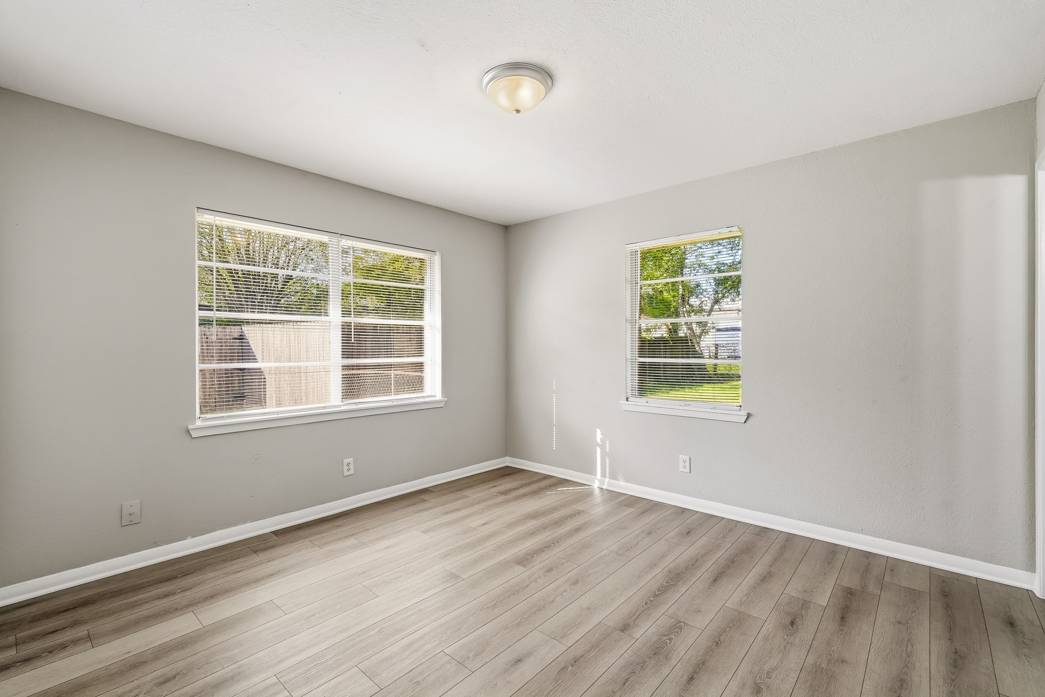 807 Texas Avenue, League City, TX 77573