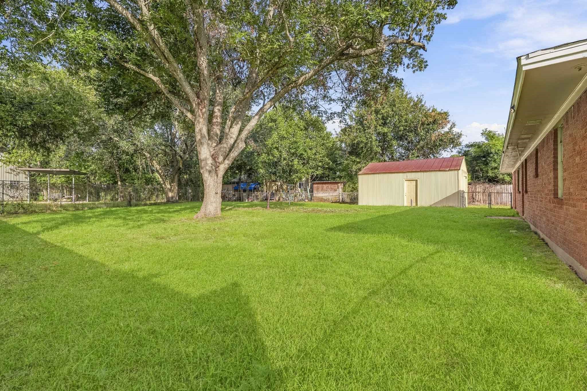 807 Texas Avenue, League City, TX 77573