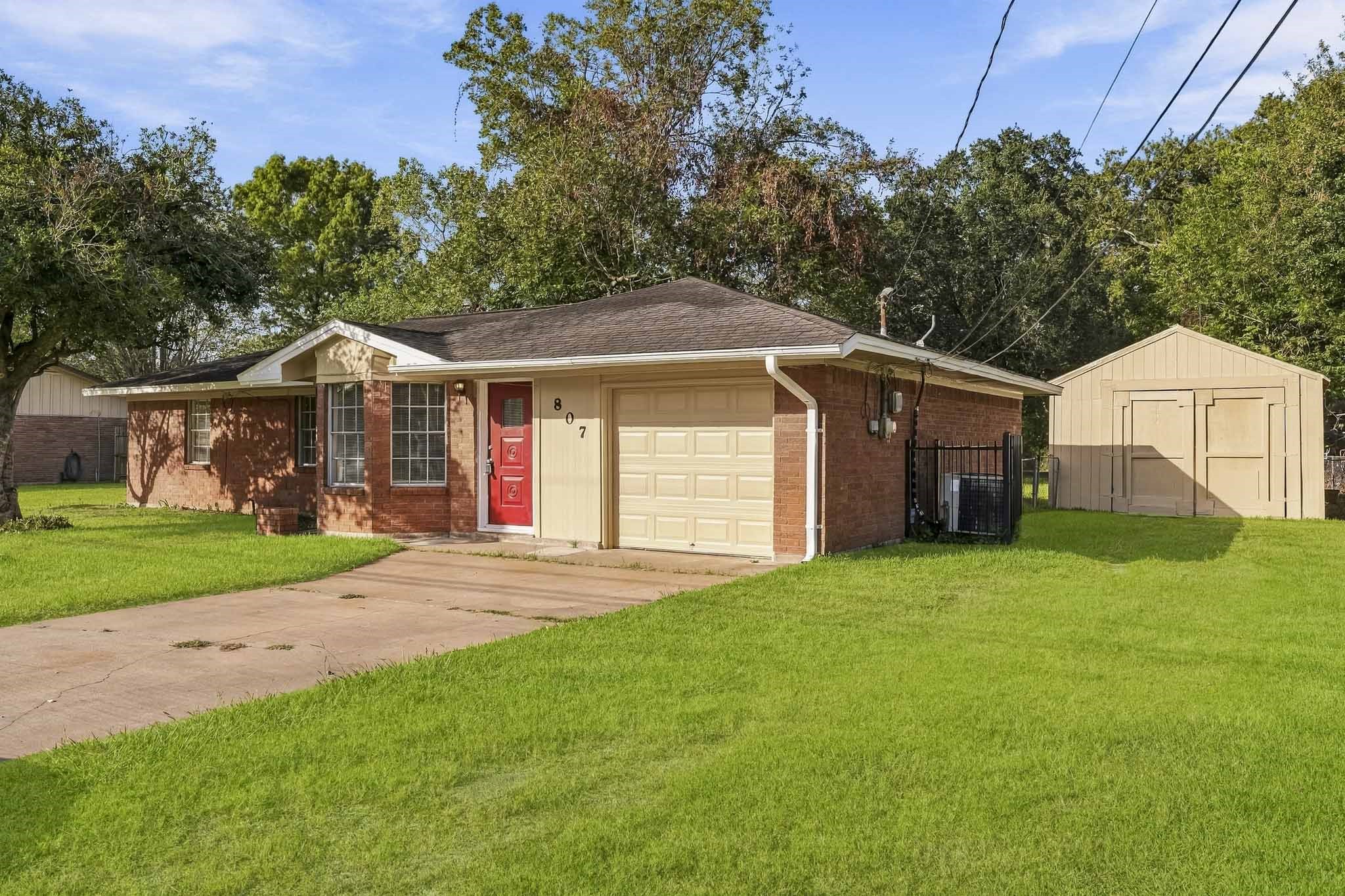 807 Texas Avenue, League City, TX 77573