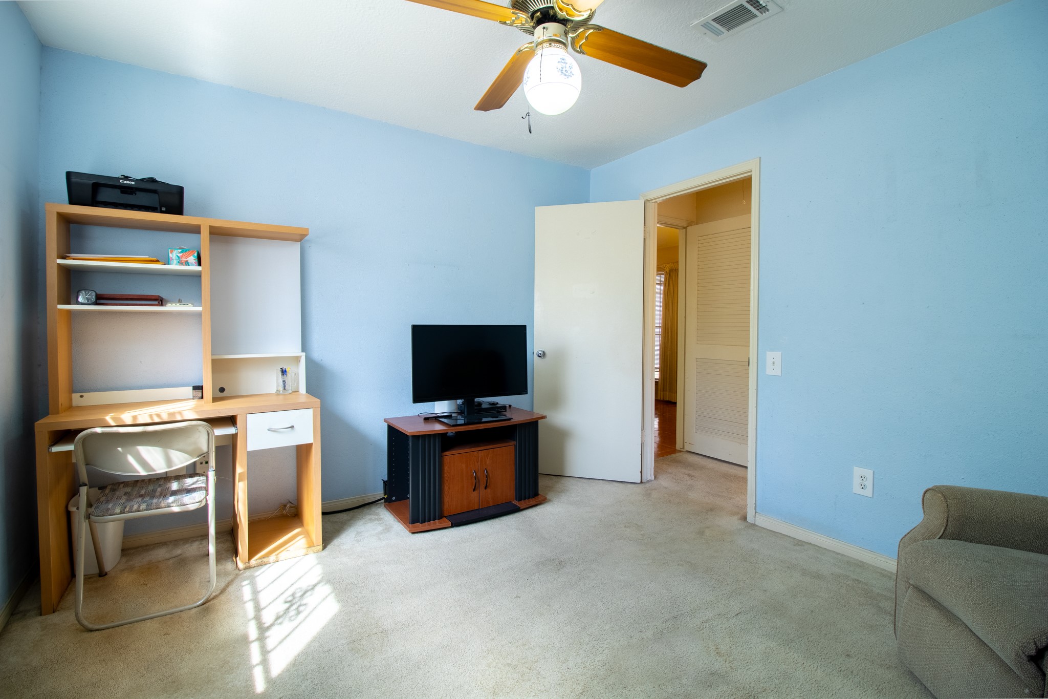 Working from home, pursuing a hobby, or creating a media room? Imagine making this versatile space yours!