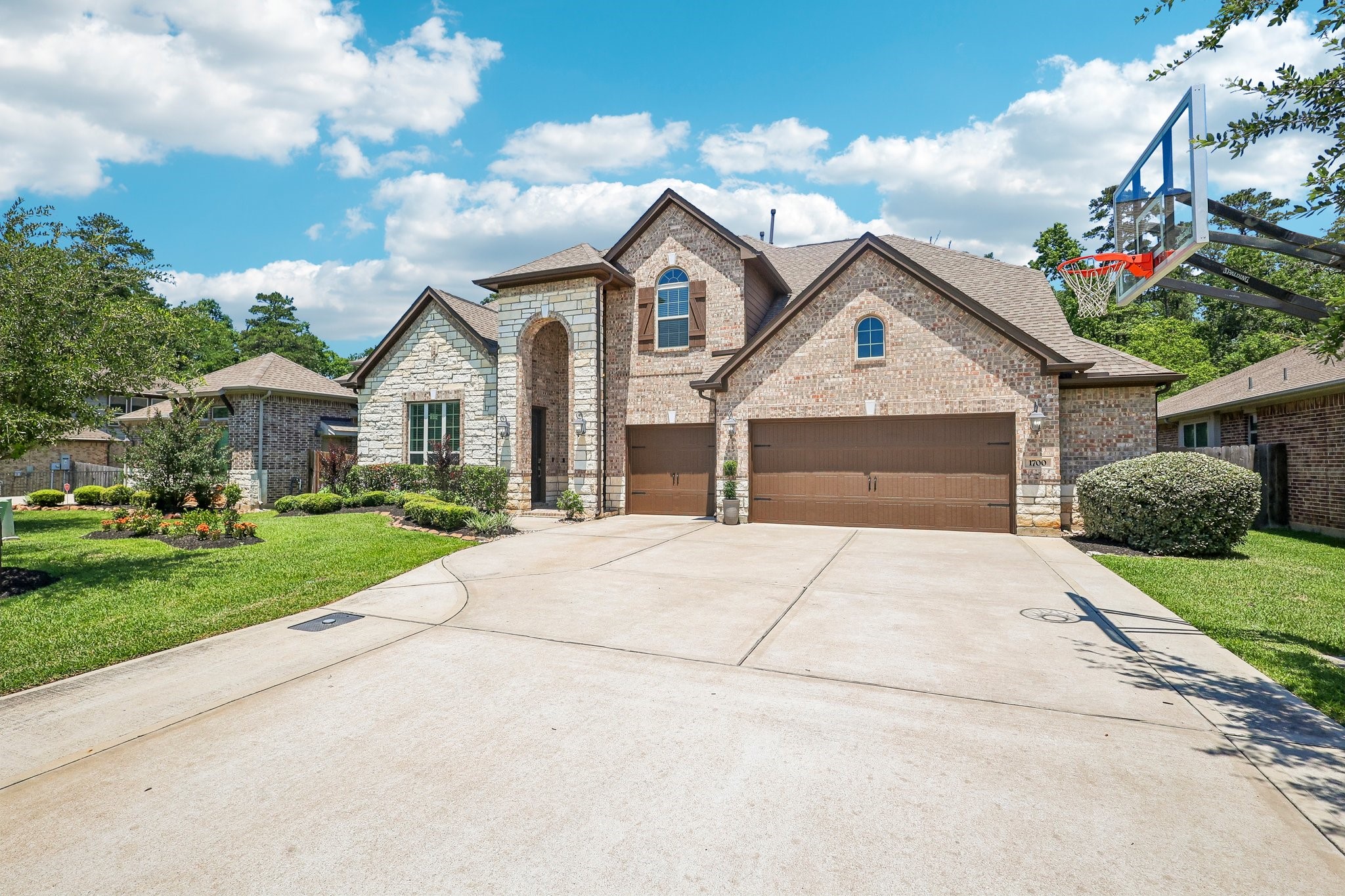 1700 Graystone Hills Drive, Conroe, TX 77304