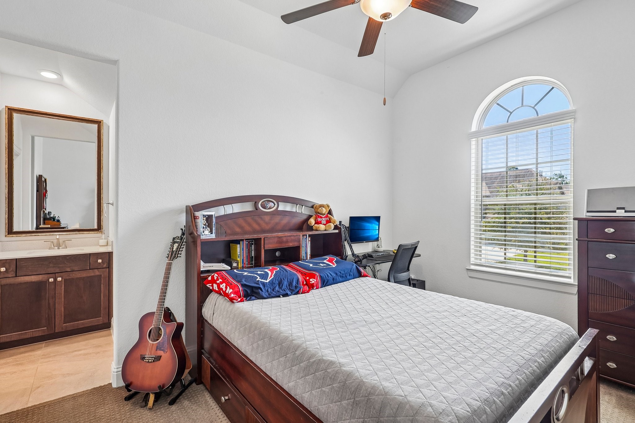 1700 Graystone Hills Drive, Conroe, TX 77304