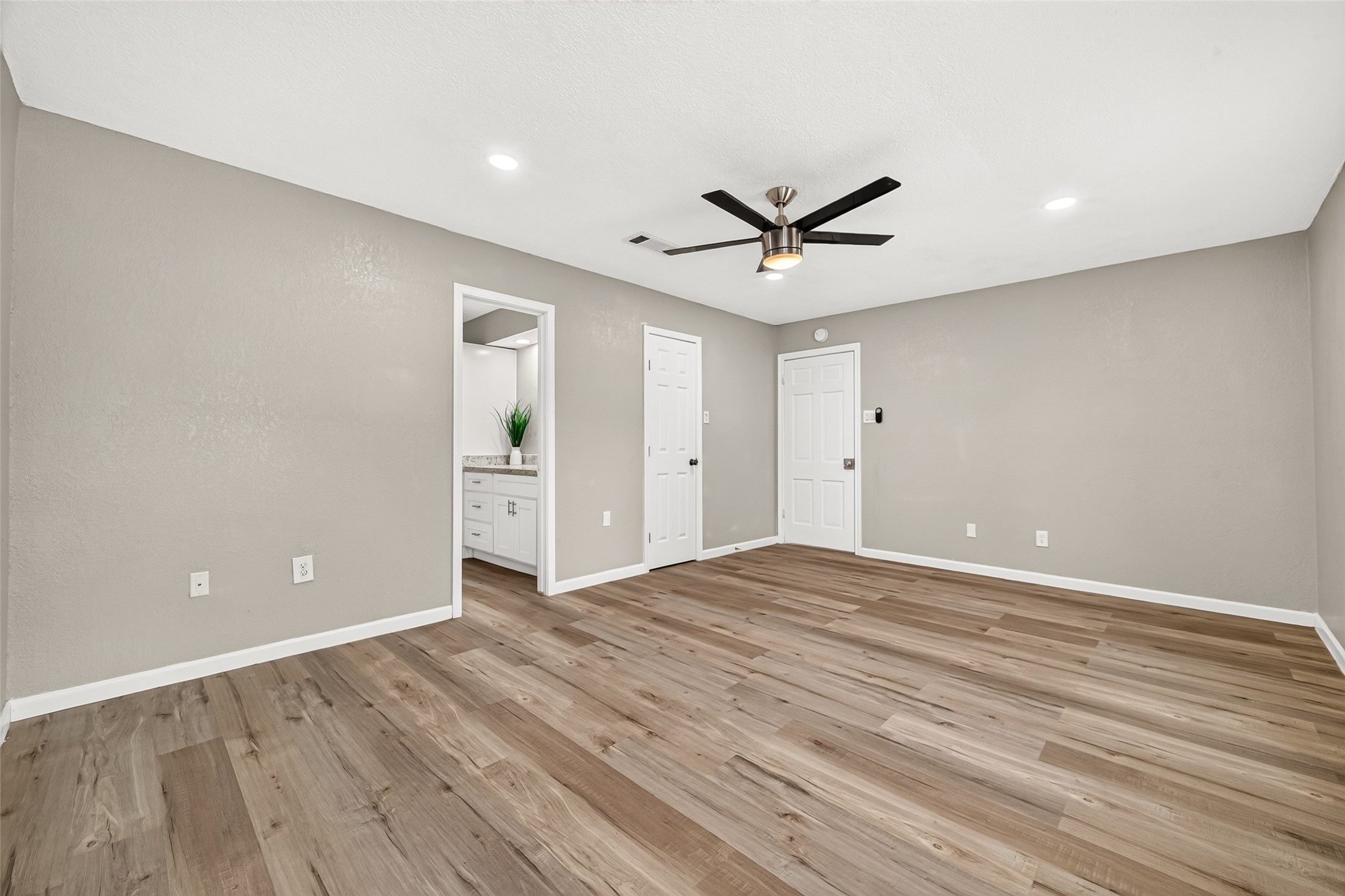 552 Roanoke Drive, Conroe, TX 77302