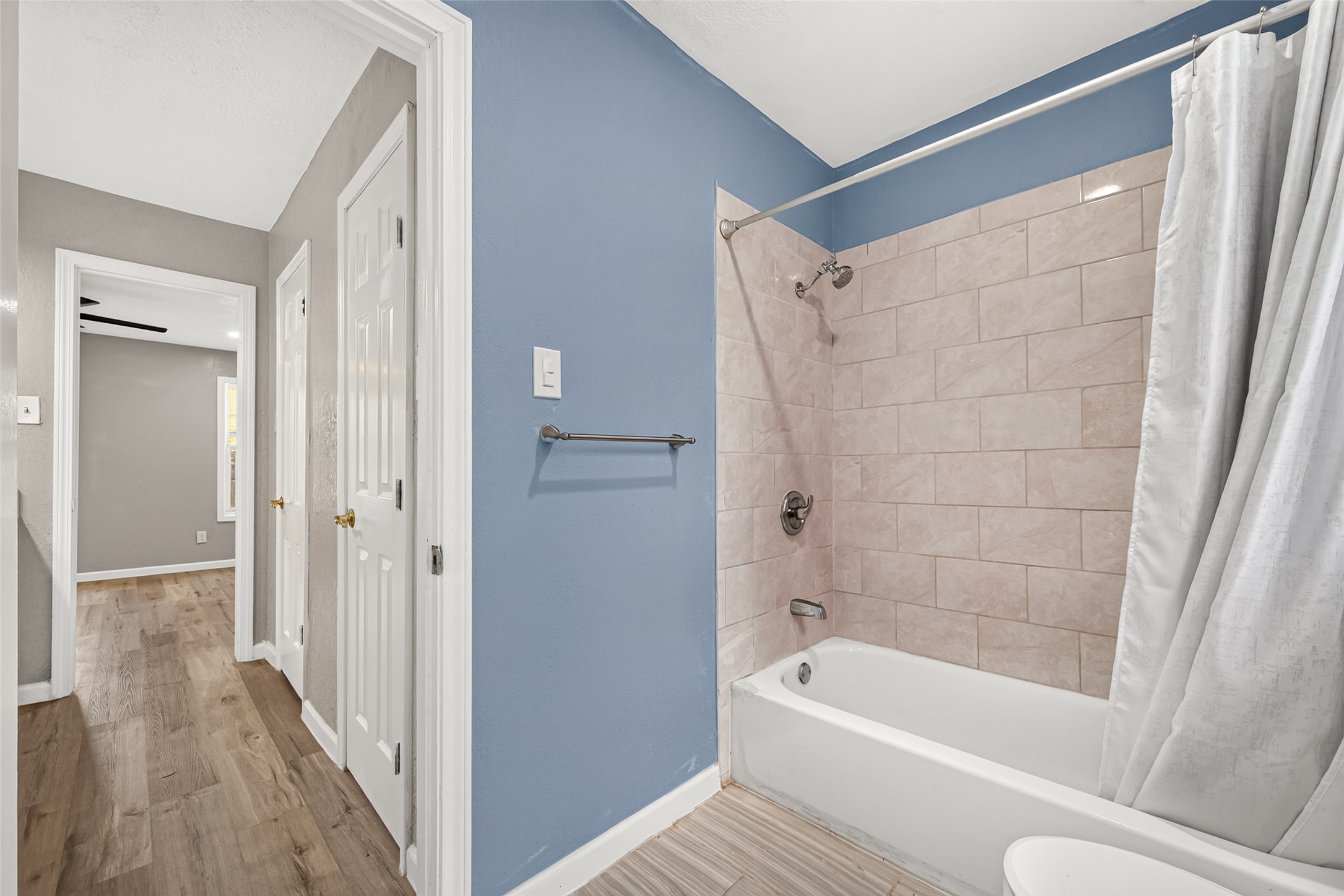 552 Roanoke Drive, Conroe, TX 77302