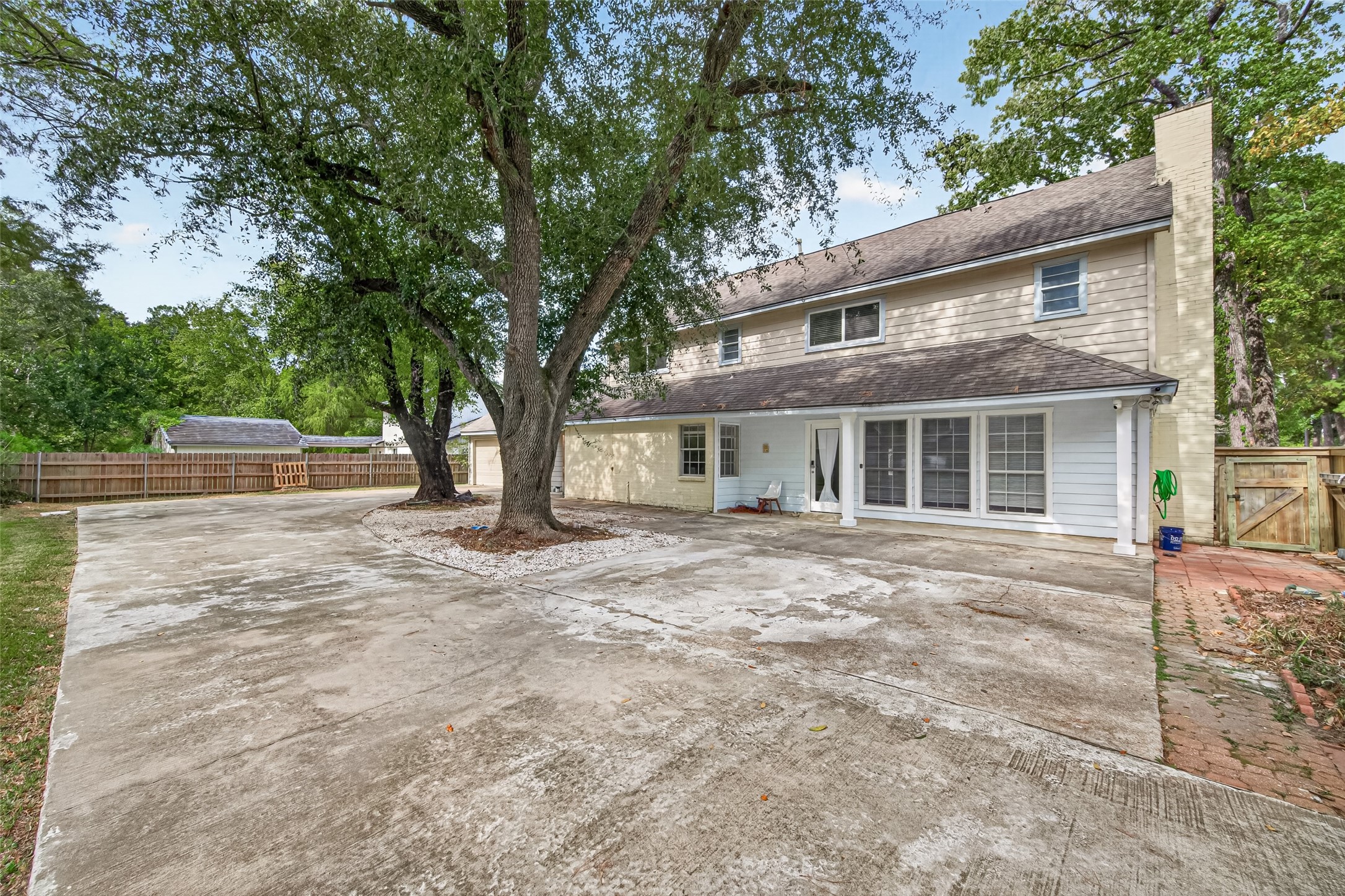 552 Roanoke Drive, Conroe, TX 77302