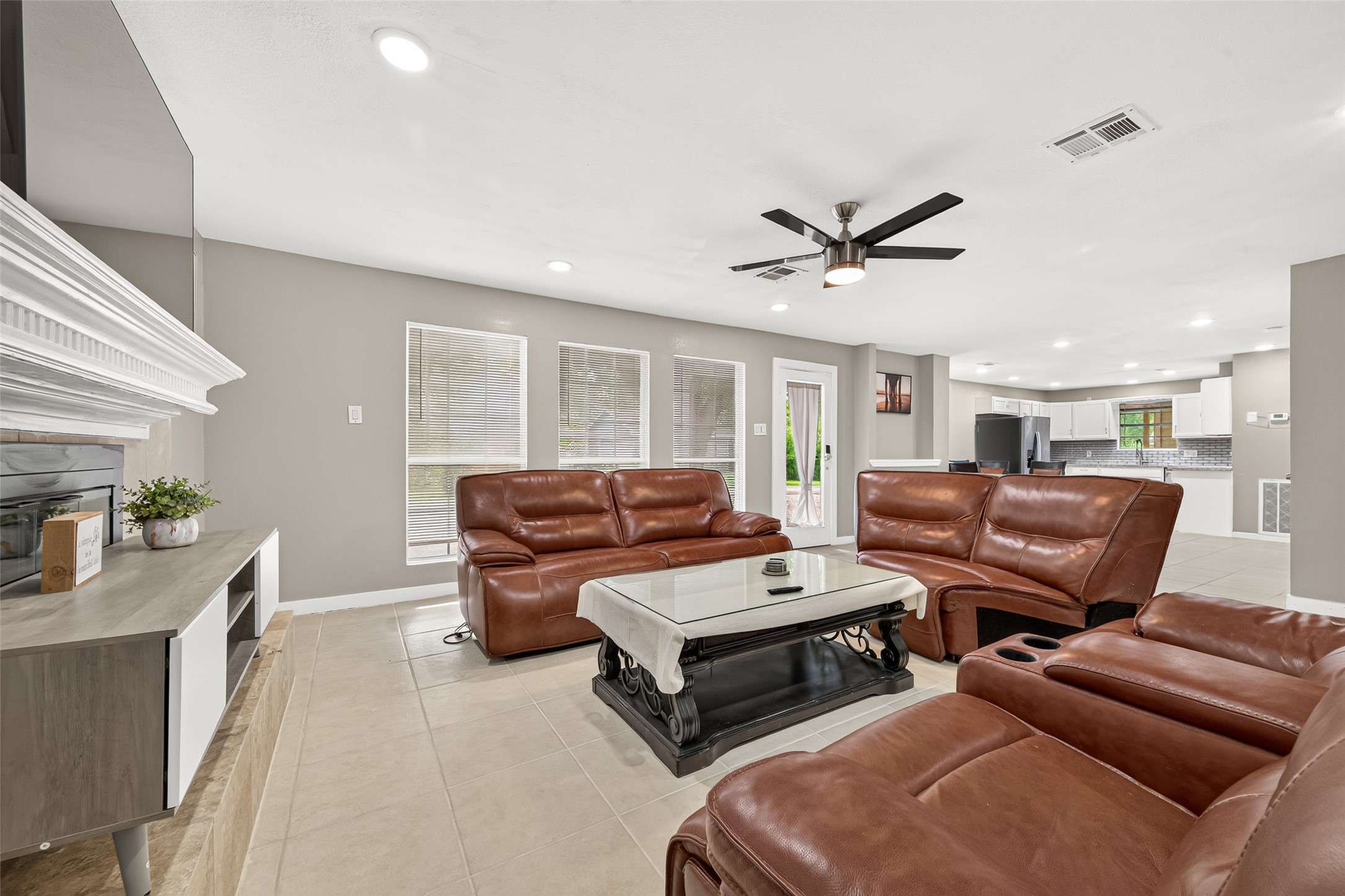 552 Roanoke Drive, Conroe, TX 77302