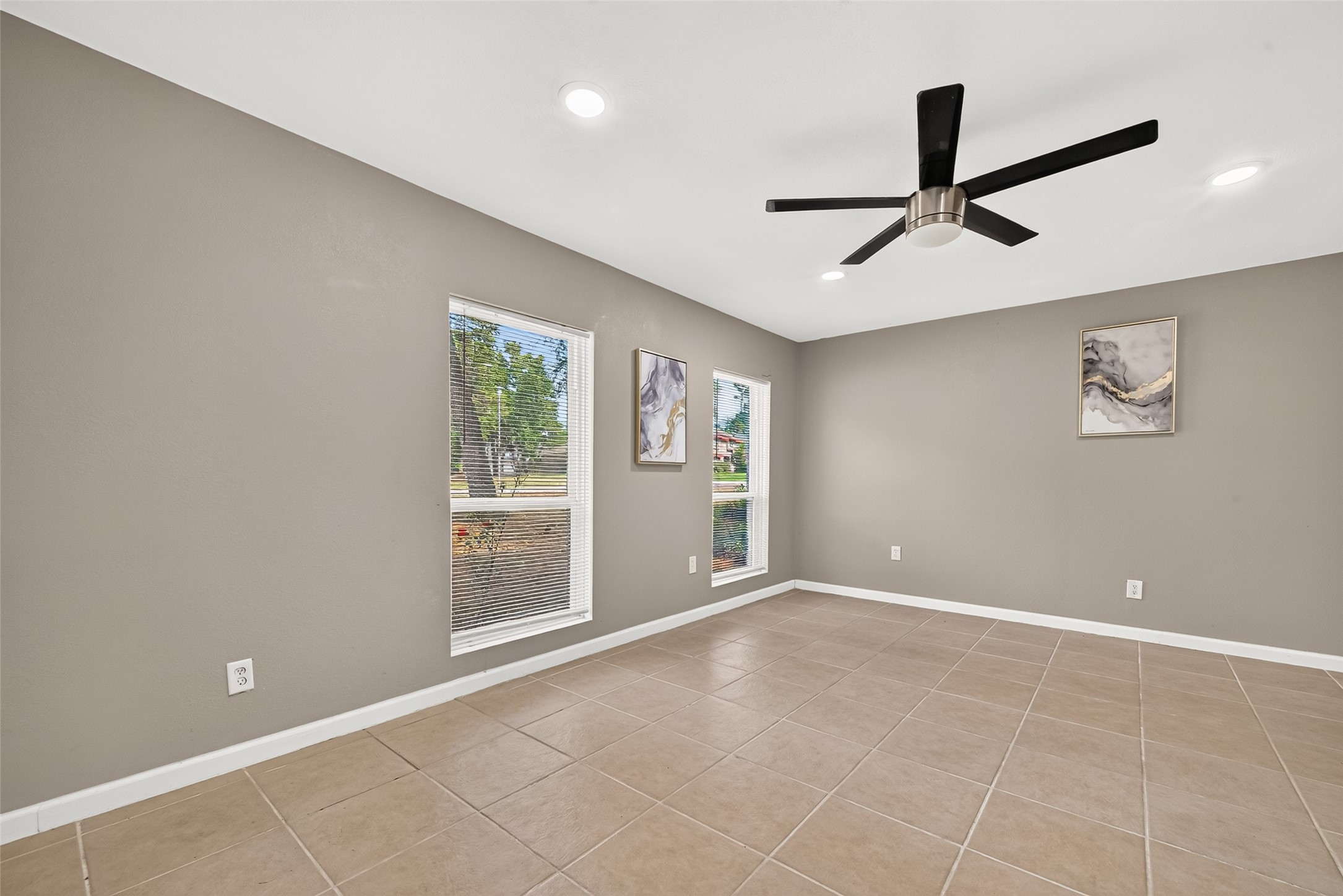 552 Roanoke Drive, Conroe, TX 77302