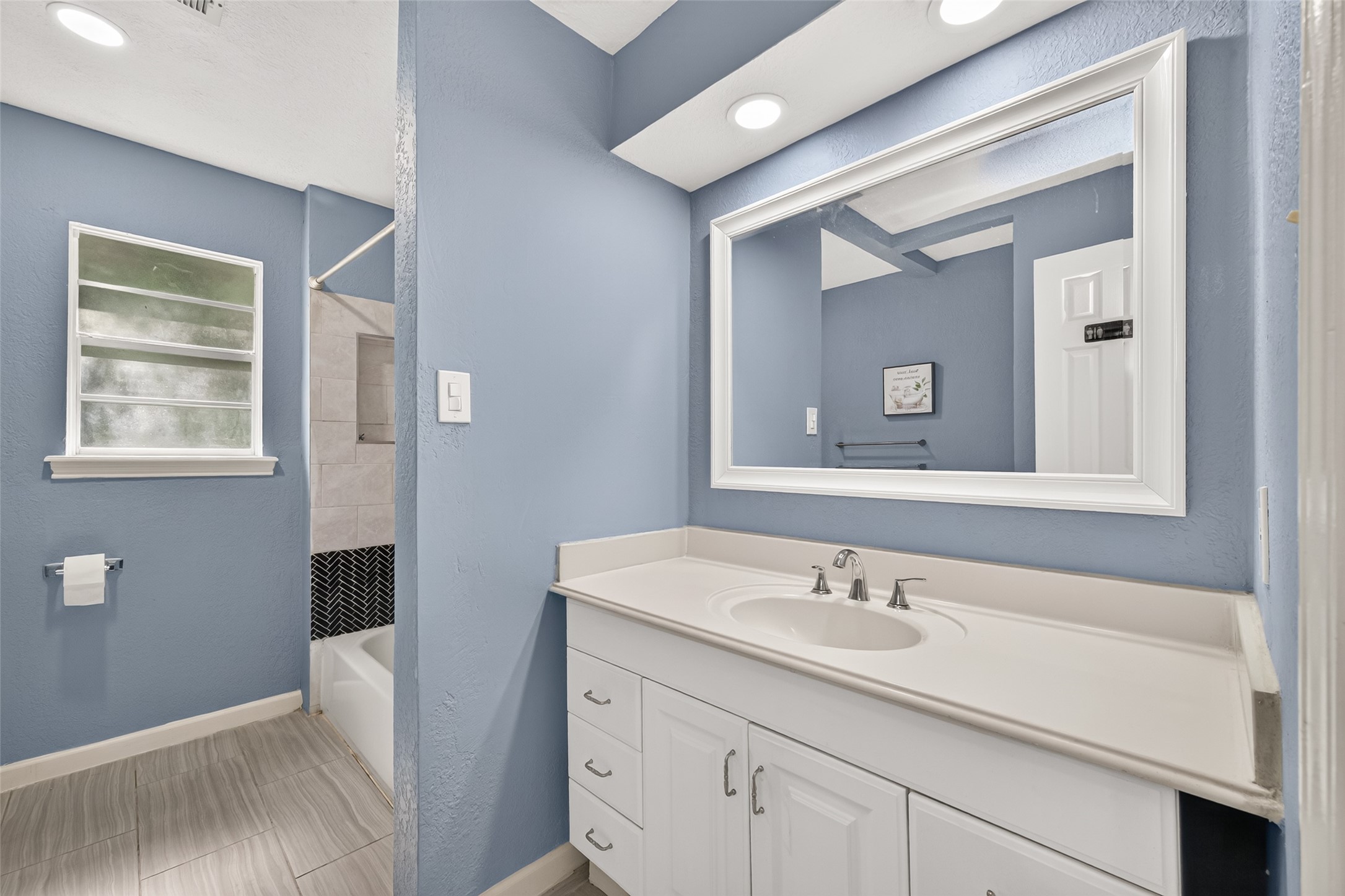 552 Roanoke Drive, Conroe, TX 77302