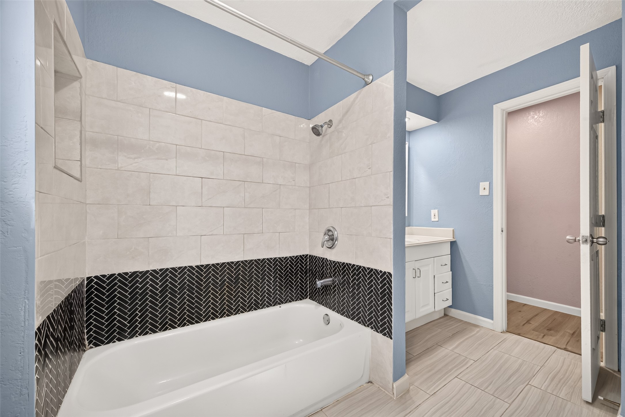 552 Roanoke Drive, Conroe, TX 77302
