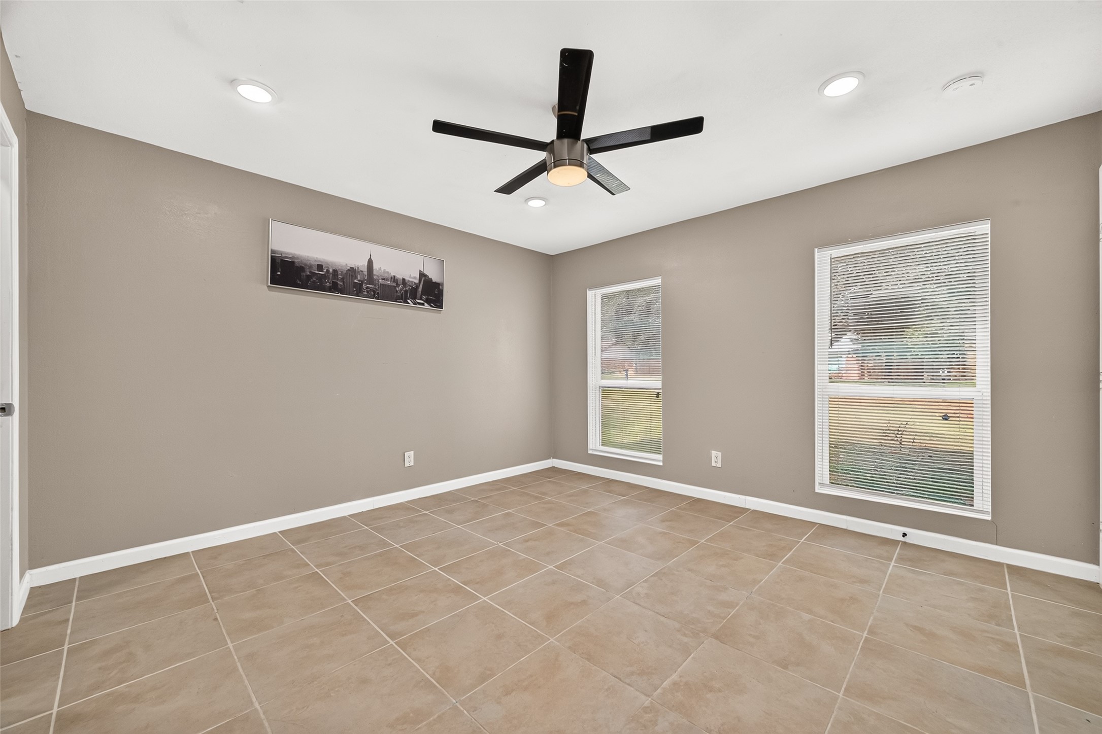 552 Roanoke Drive, Conroe, TX 77302