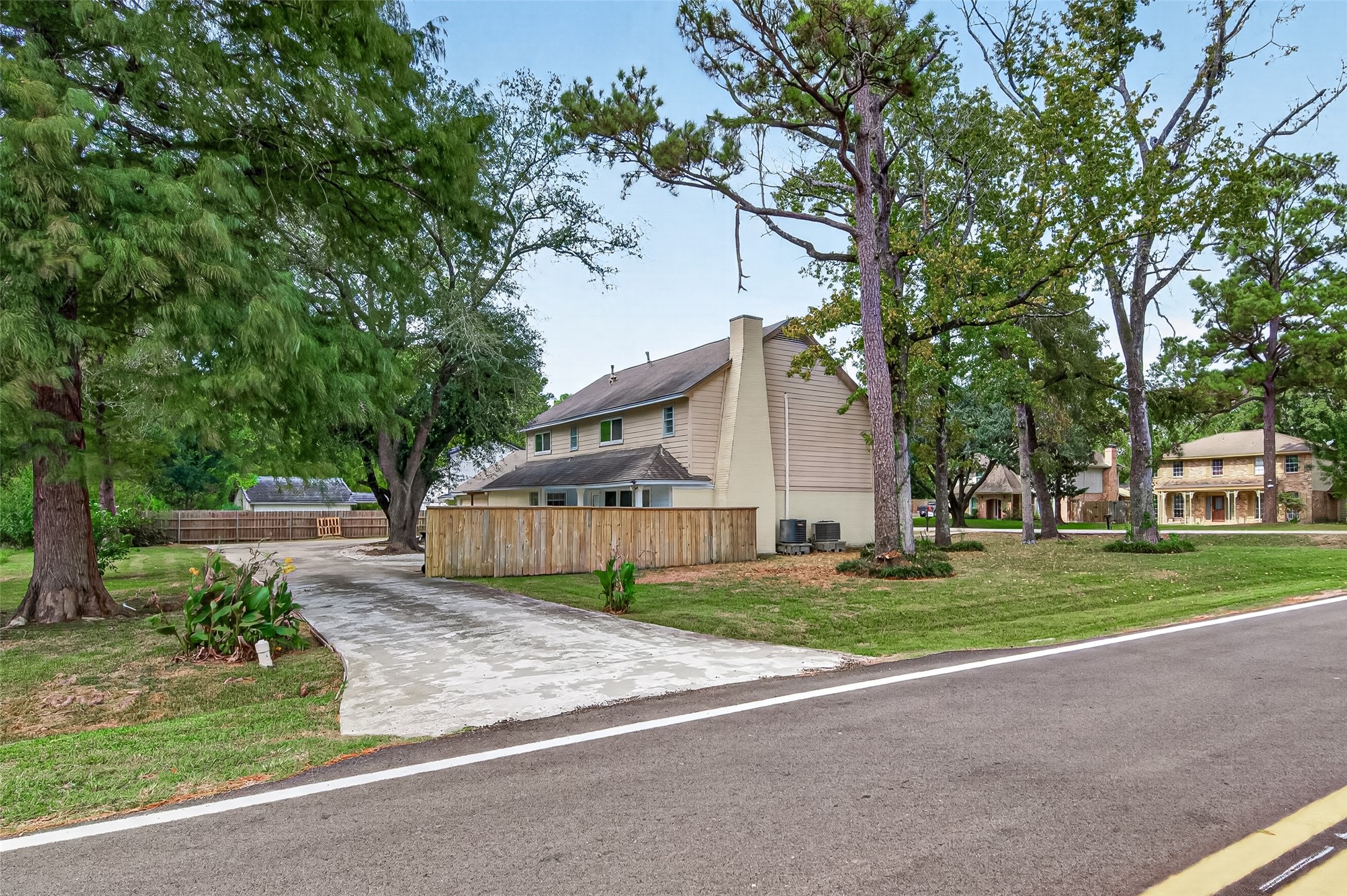 552 Roanoke Drive, Conroe, TX 77302