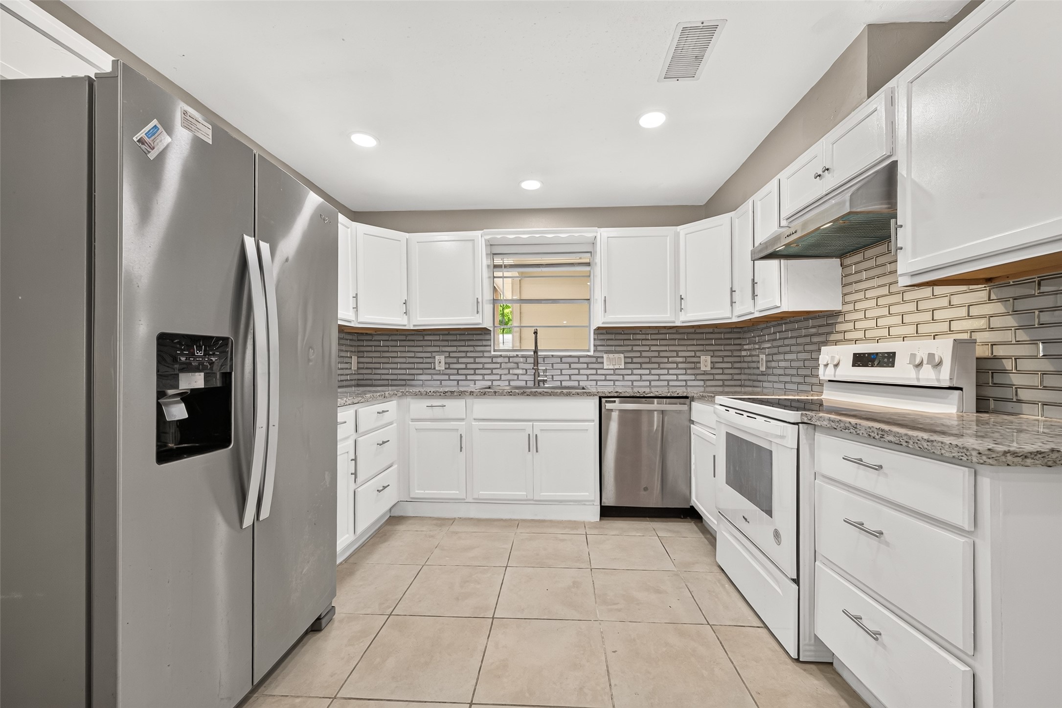 552 Roanoke Drive, Conroe, TX 77302