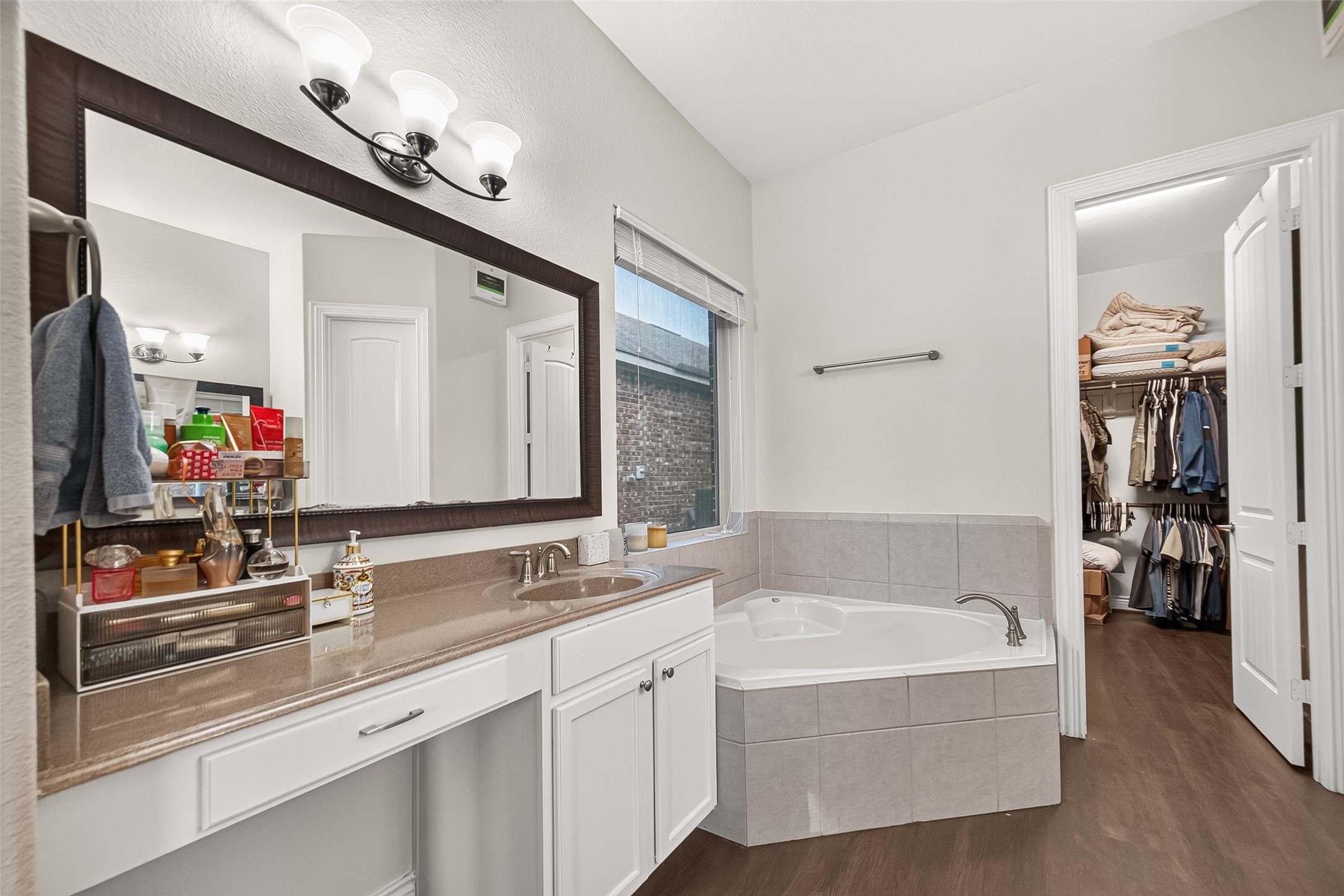 Separate Tub and Shower