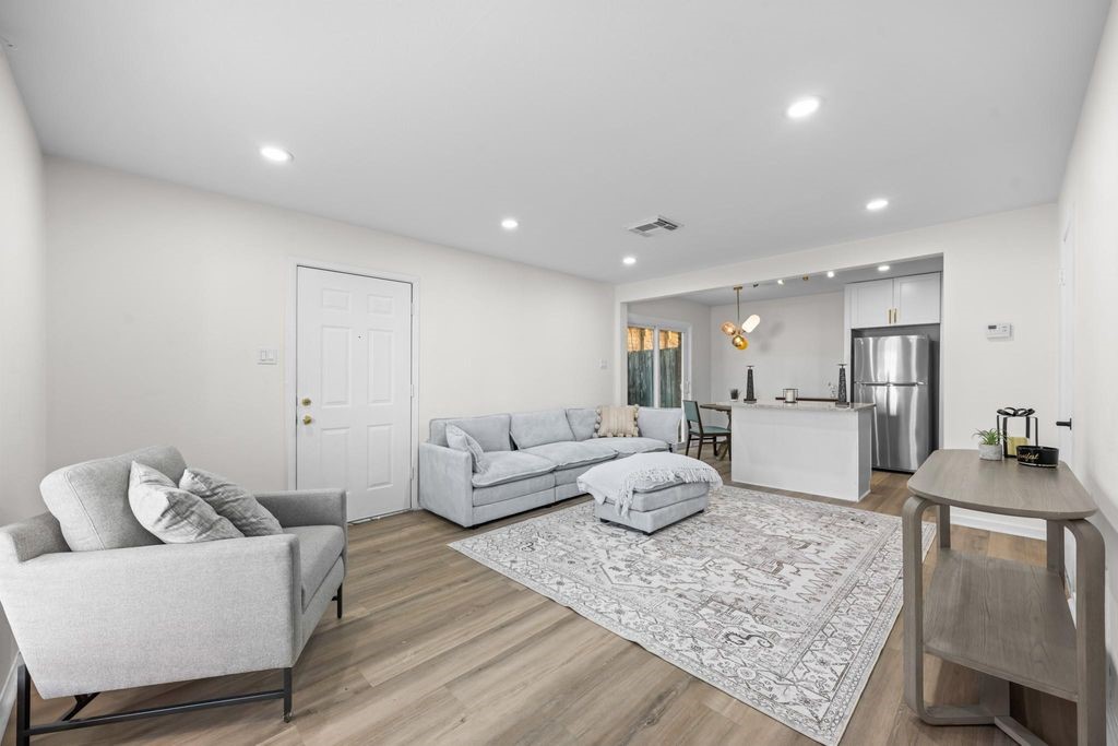 2012 Brun St, #A, Houston, TX 77019 2012 Brun St, #A, Houston, TX 77019