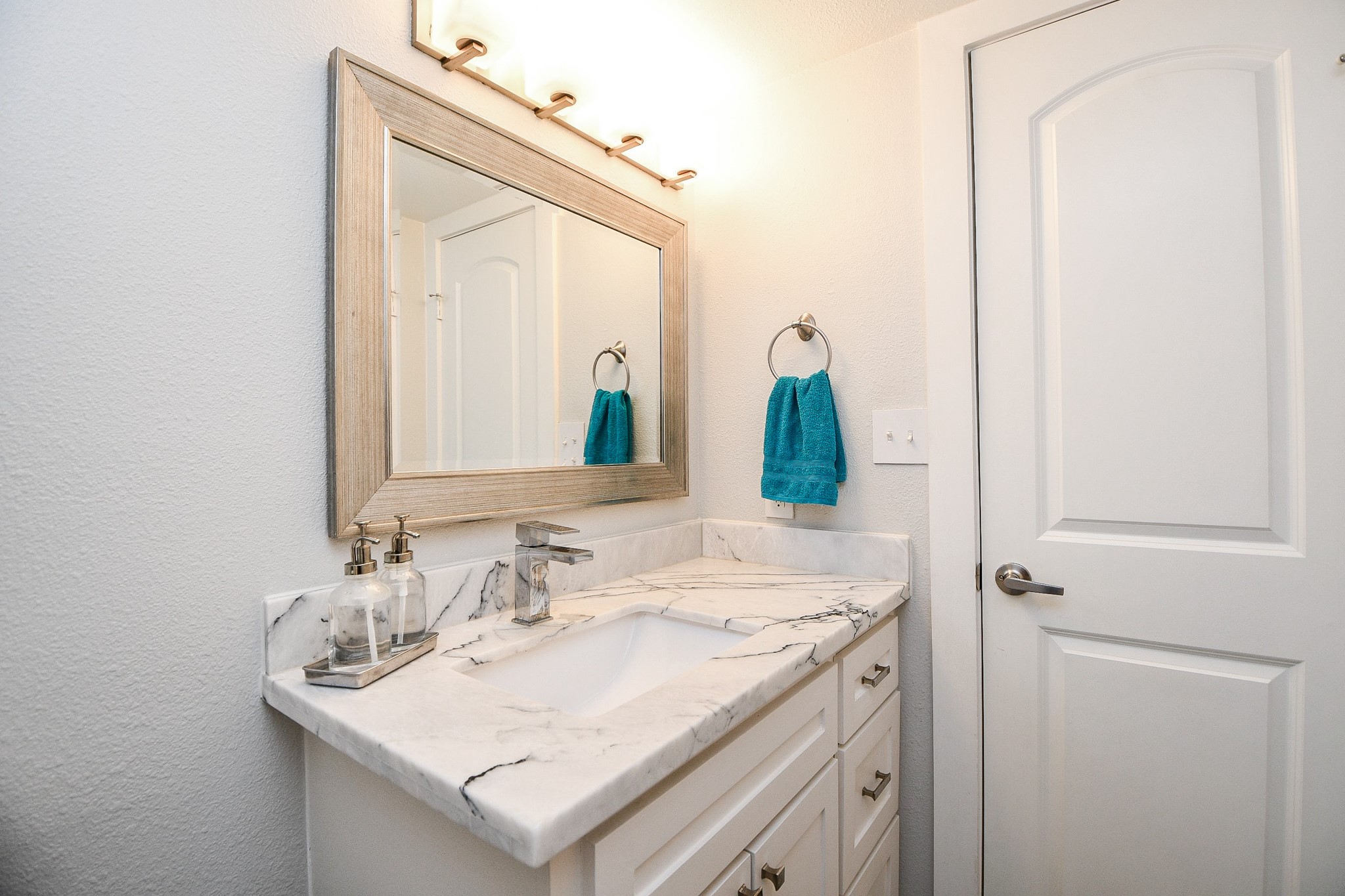 811 Bayou River Drive, Houston, TX 77079
